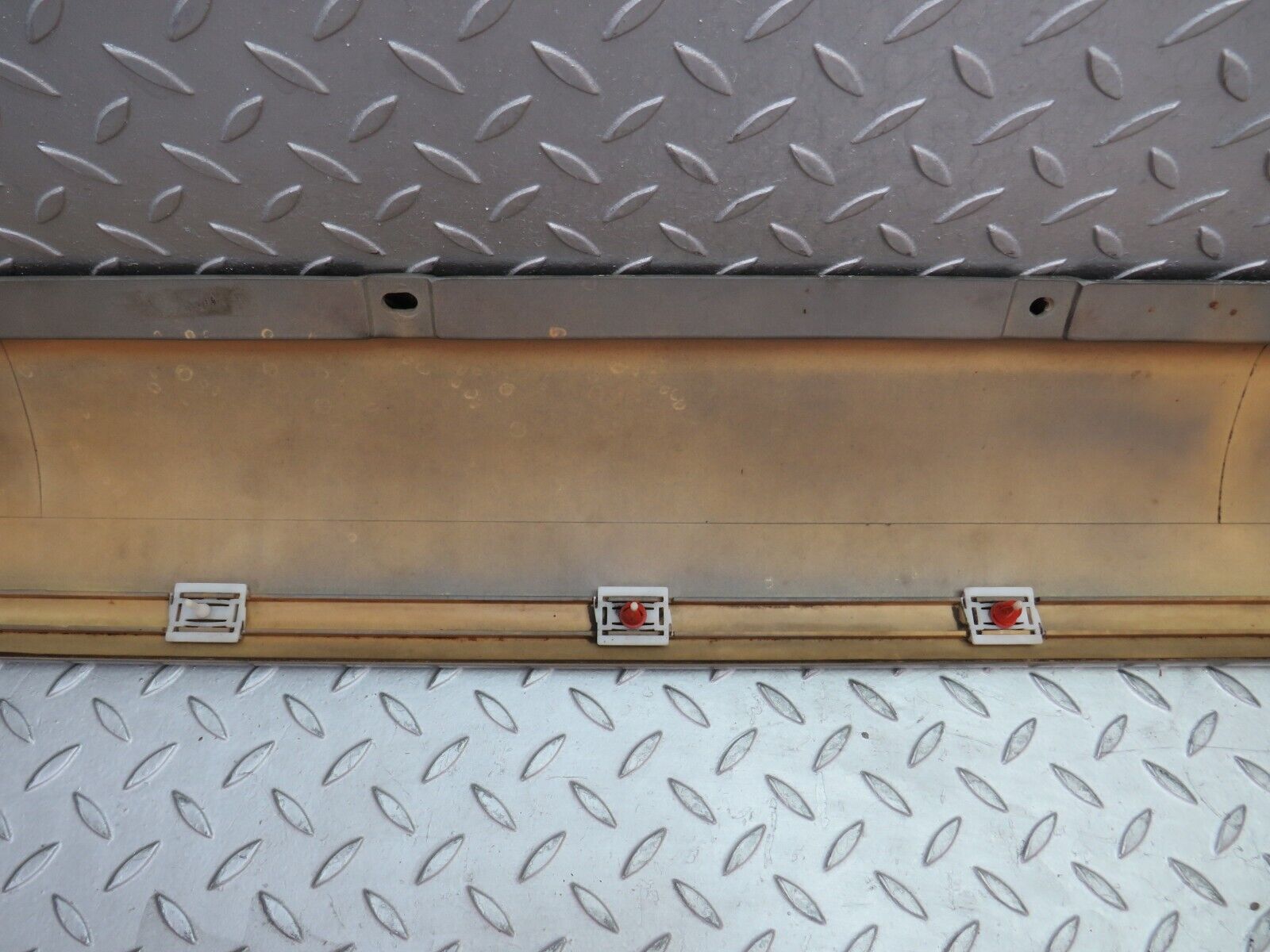 36326 Mercedes-Benz W126 420SE Side Skirt Right 1266905040 1266980230 1266980430