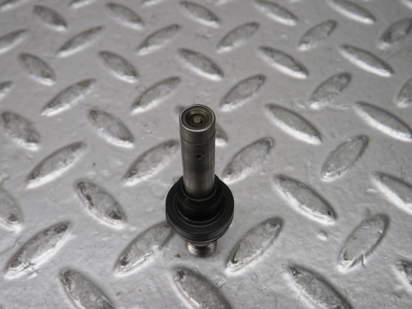 28663 Mercedes-Benz W123 230E Fuel Injector Bosch 0437502010