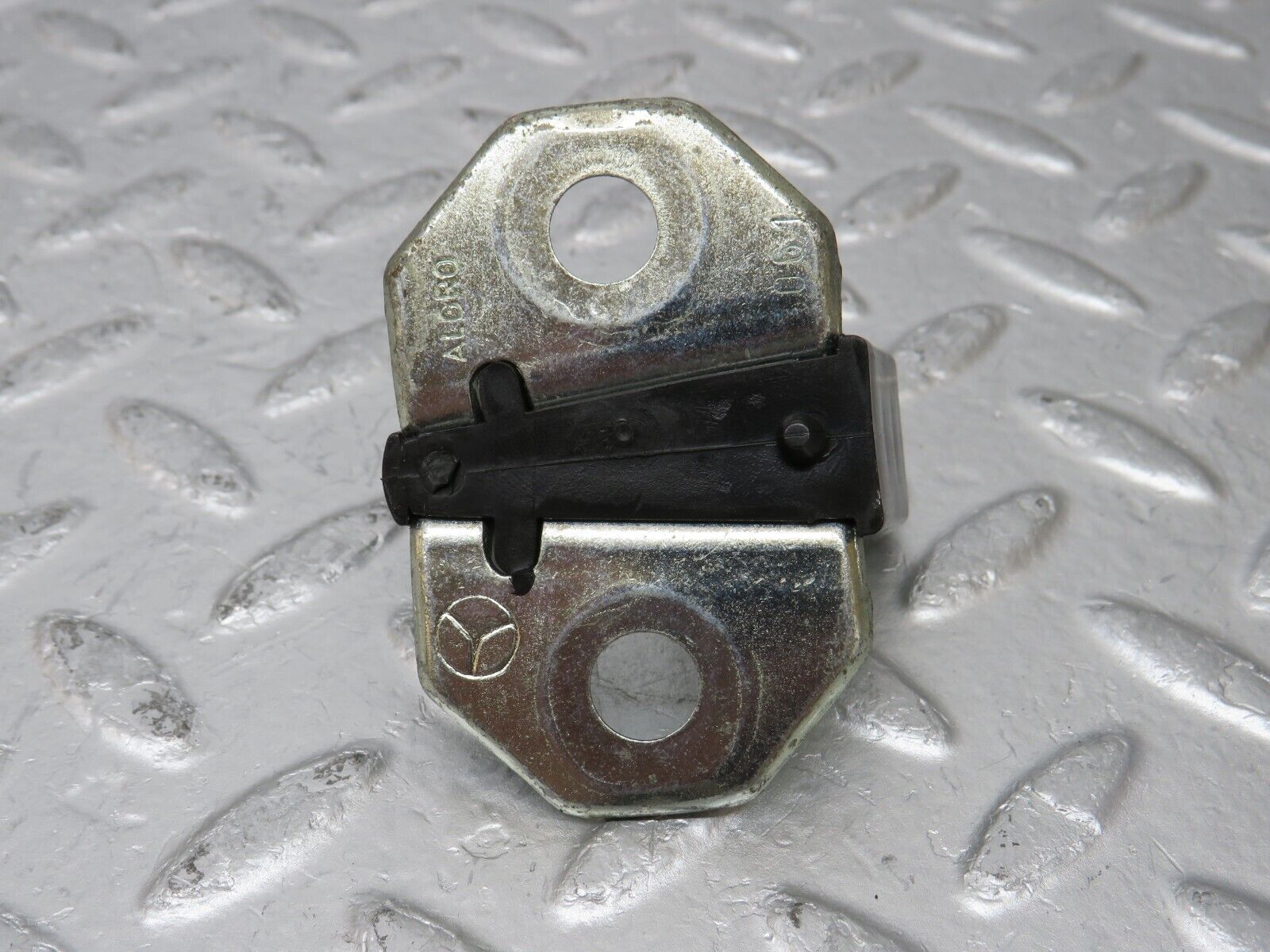 34891 Mercedes-Benz W210 320E Door Lock Latch