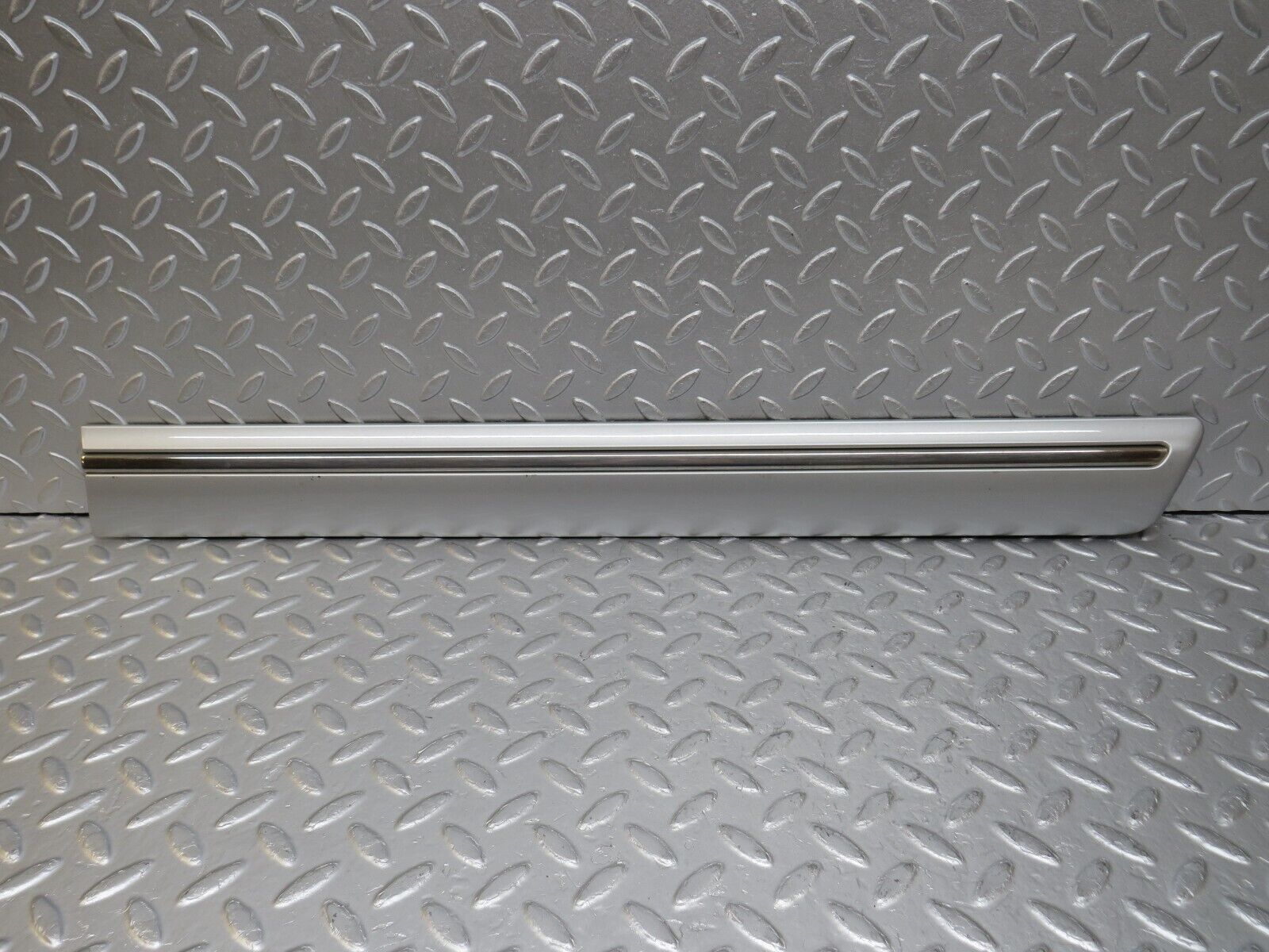 34716 Mercedes-Benz W210 320E Rear Left Door Centre Moulding Trim 2106900582