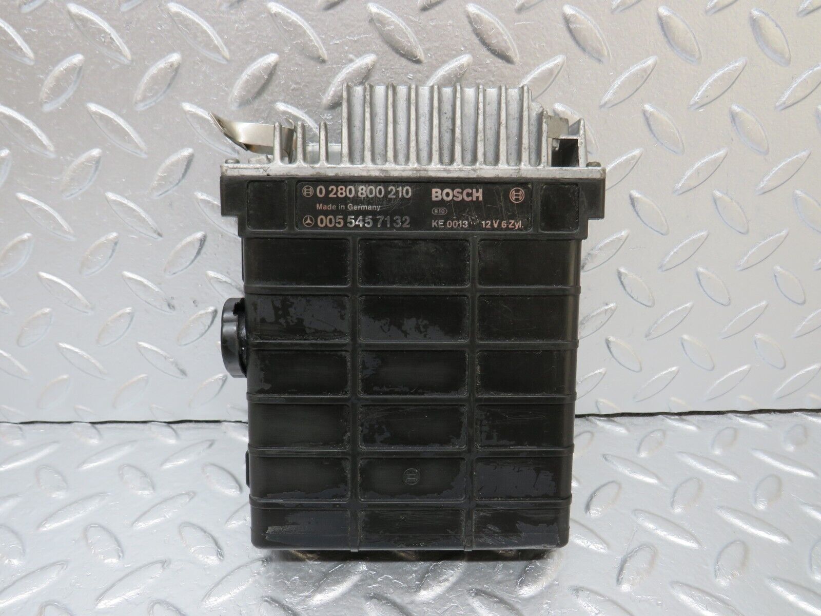 33974 Mercedes-Benz W124 260E Engine Control Unit Bosch 0280800210 0055457132