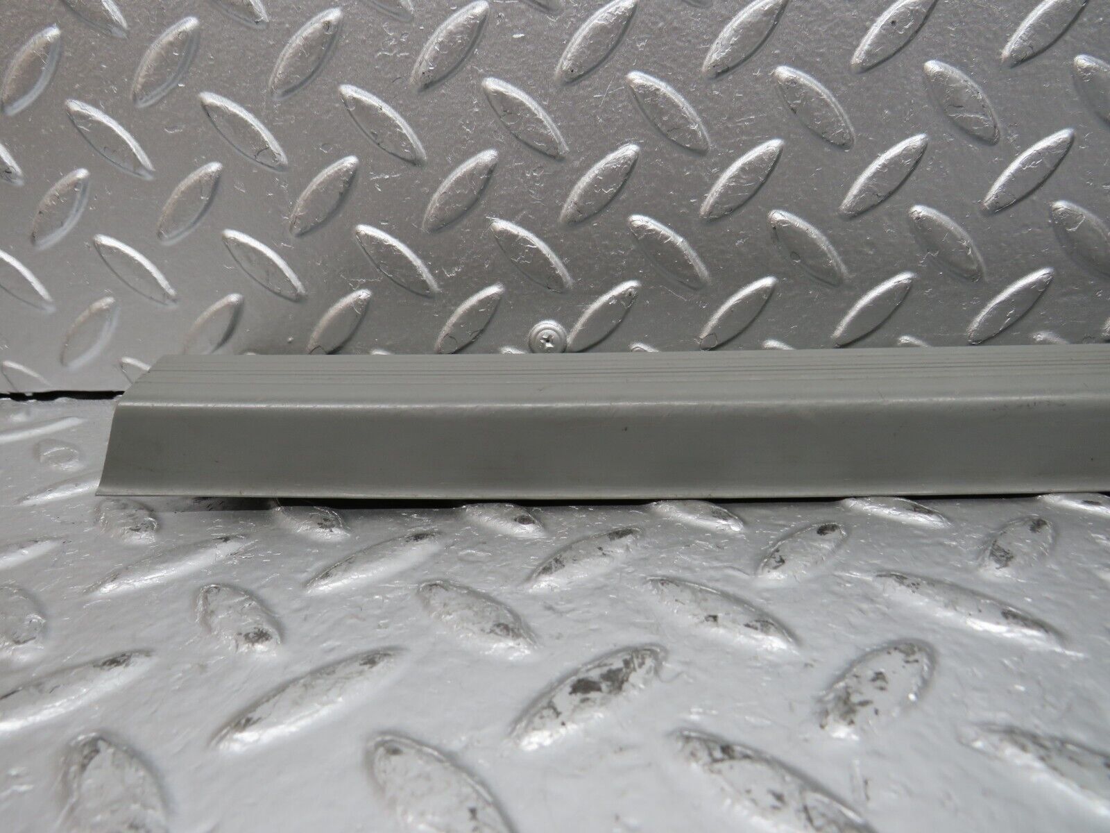 31208 Mercedes-Benz S124 220TE Wagon Rear Right Door Sill Trim