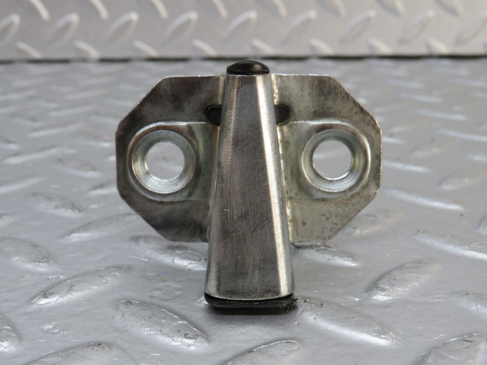 33372 Mercedes-Benz W202 C180 Door Lock Latch