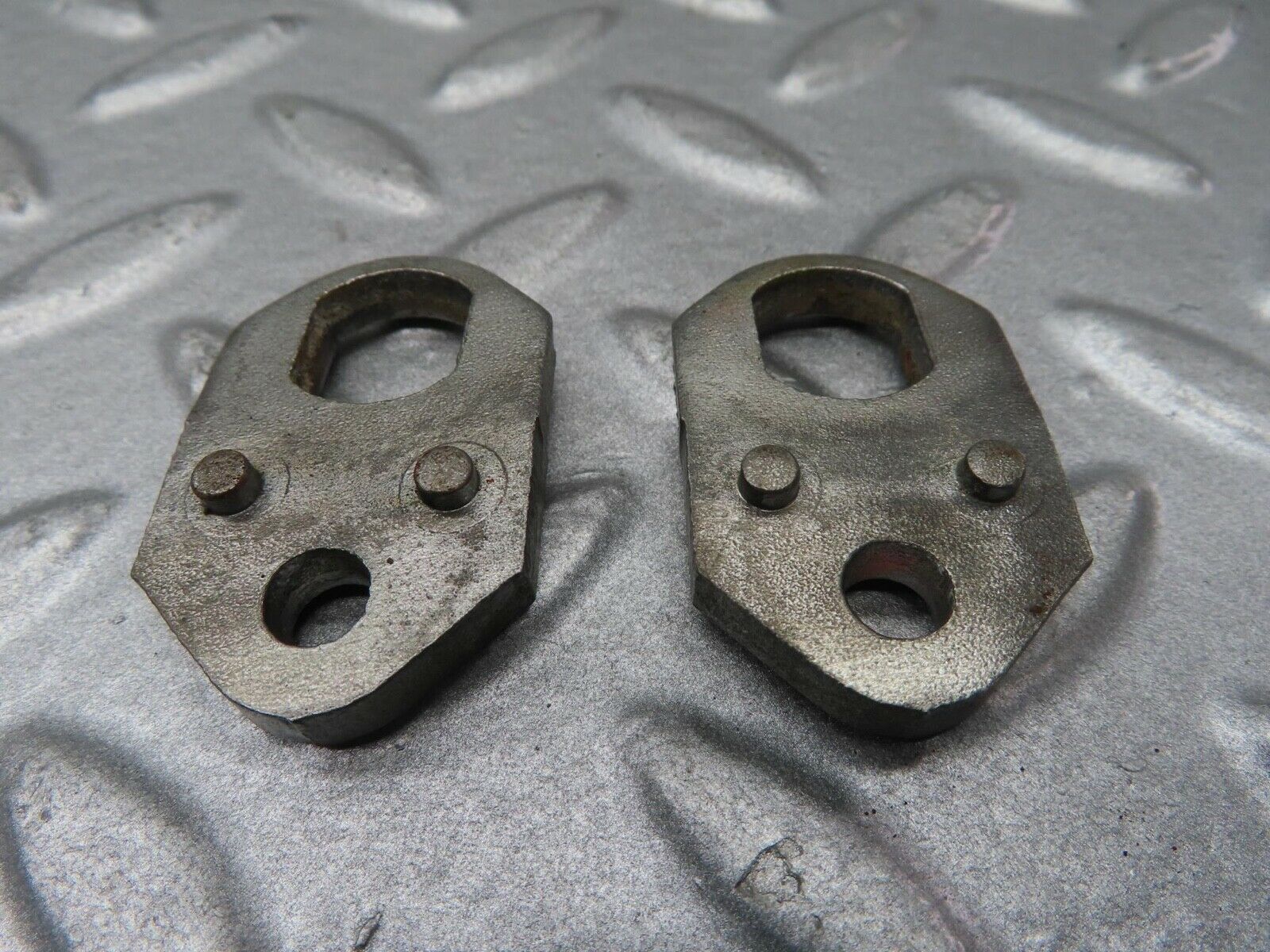 16743 Mercedes-Benz C107 380SLC Fuel Injector Bracket Pair