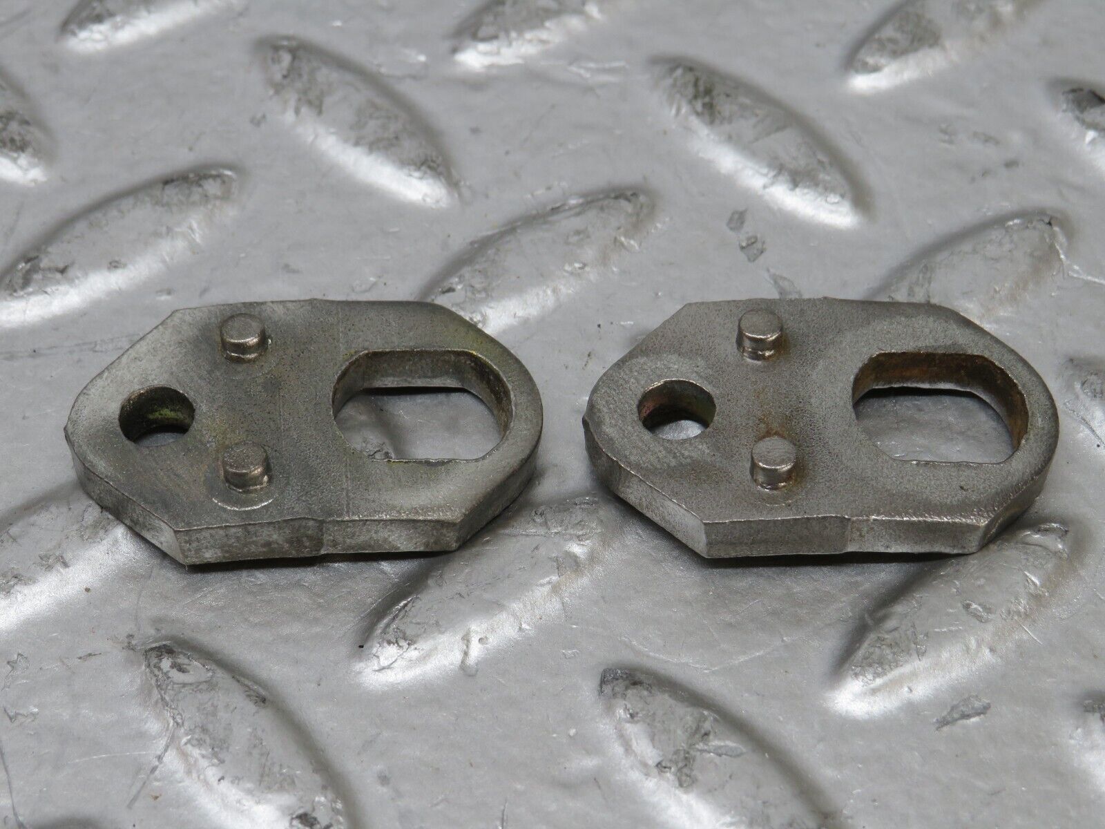 26260 Mercedes-Benz W116 450SE Fuel Injector Bracket 2 pcs