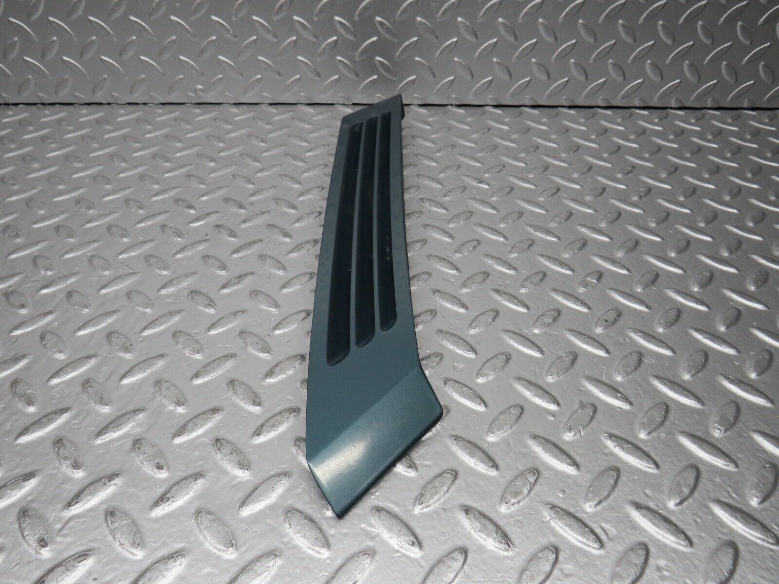 30809 Mercedes-Benz W201 190E 2.0L C Pillar Exterior Cover Left Side 2016980189