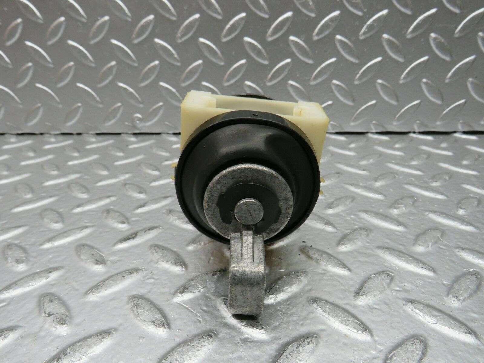 22720 Mercedes-Benz C107 450SLC Coupe Heater Box Vacuum Actuator