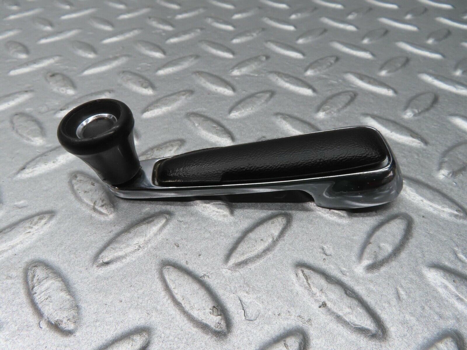 13122 Mercedes-Benz W111 220S Window Lifter Crank Handle