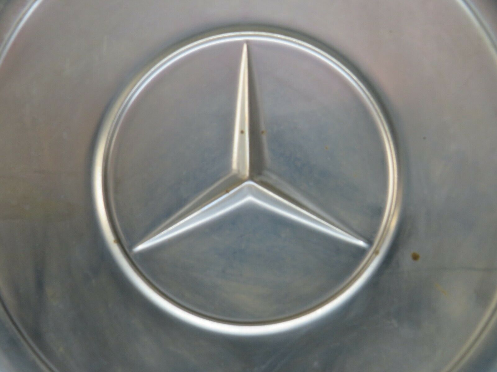 23866 Mercedes-Benz C107 450SLC Coupe Wheel Trim Hub Cap 14"