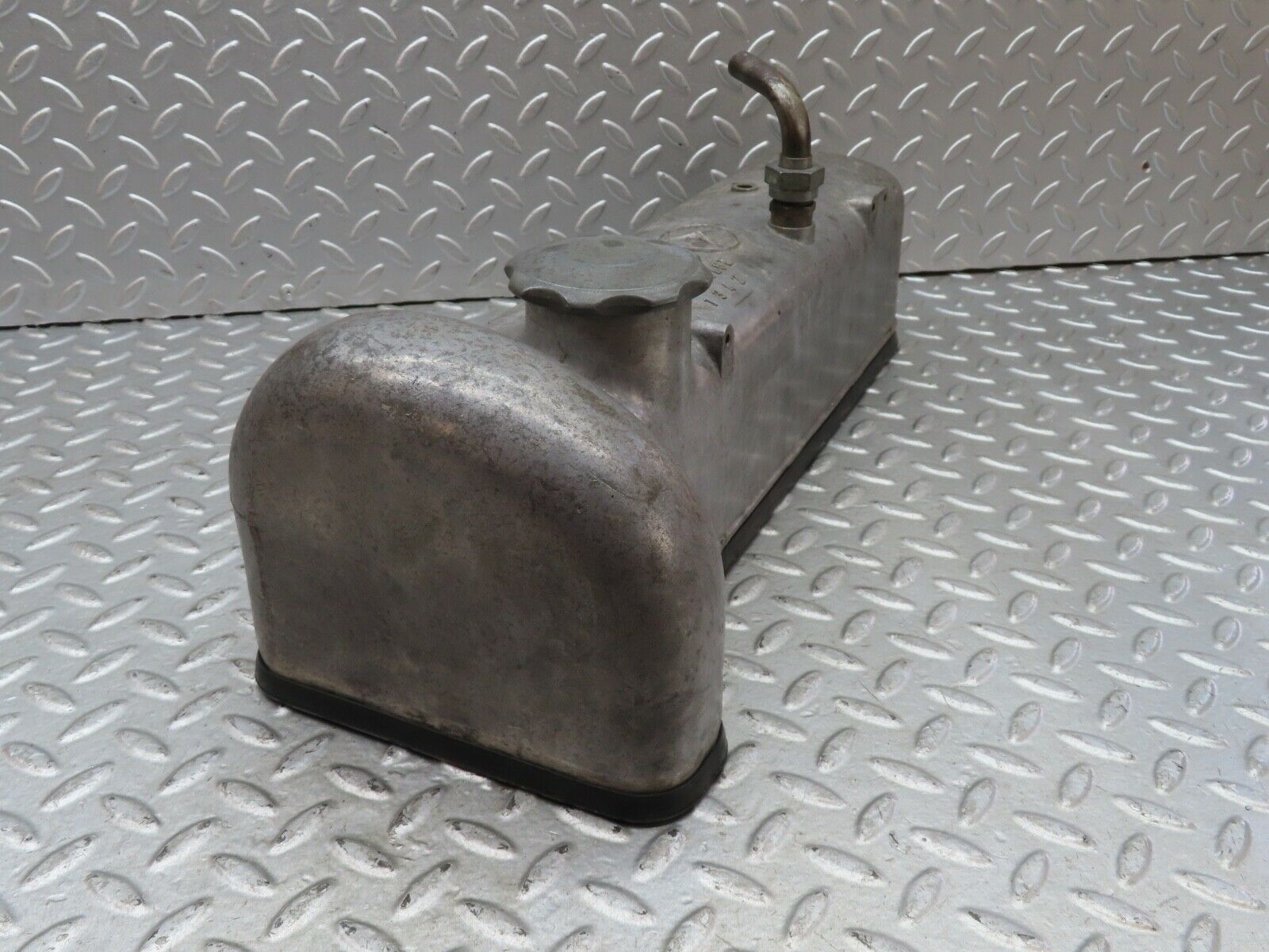 19285 Mercedes-Benz W120 W121 Cylinder Head Valve Cover 1210161405