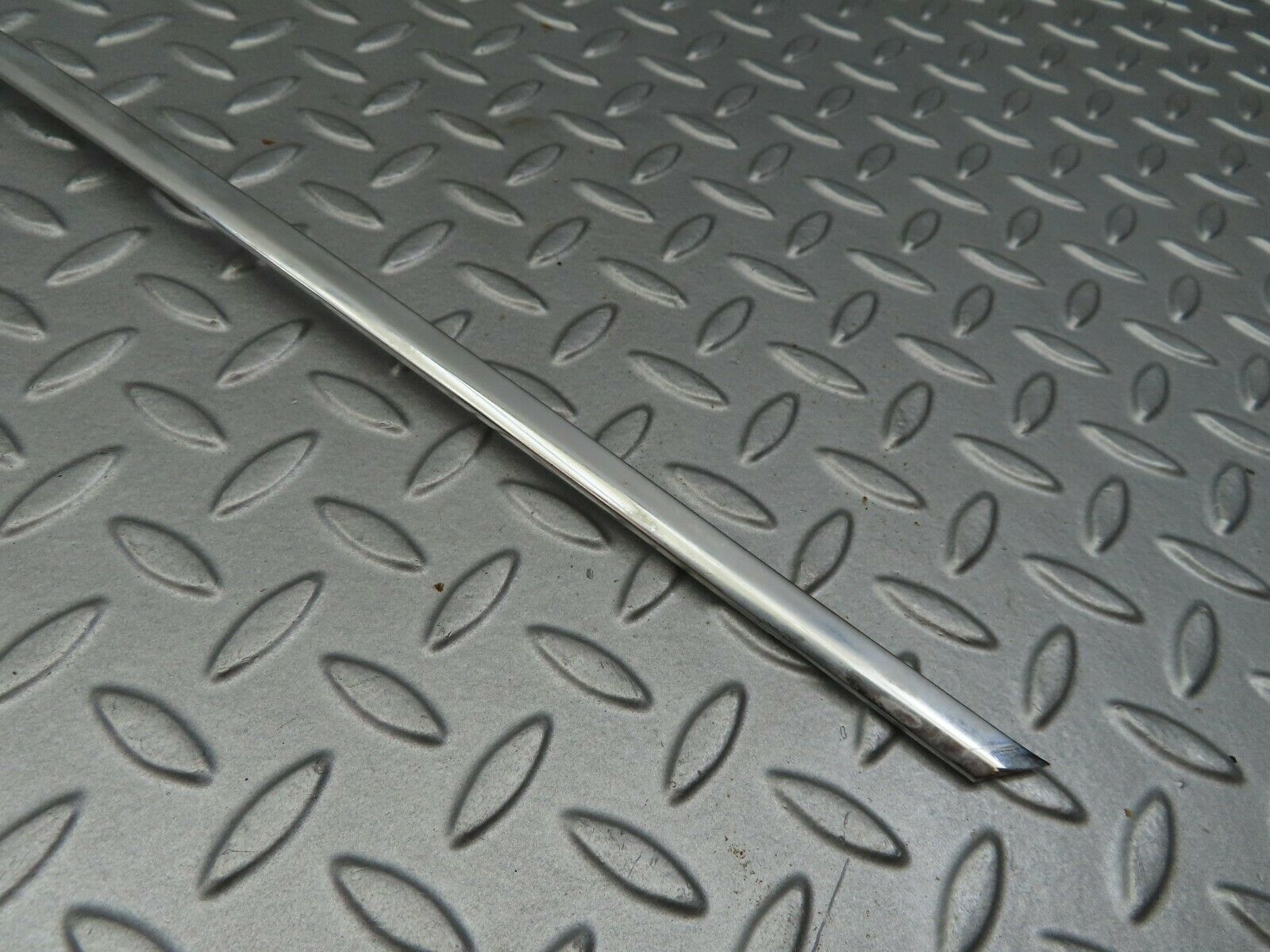 6209 Mercedes-Benz W126 380SE Door Chrome Window Frame Front Right