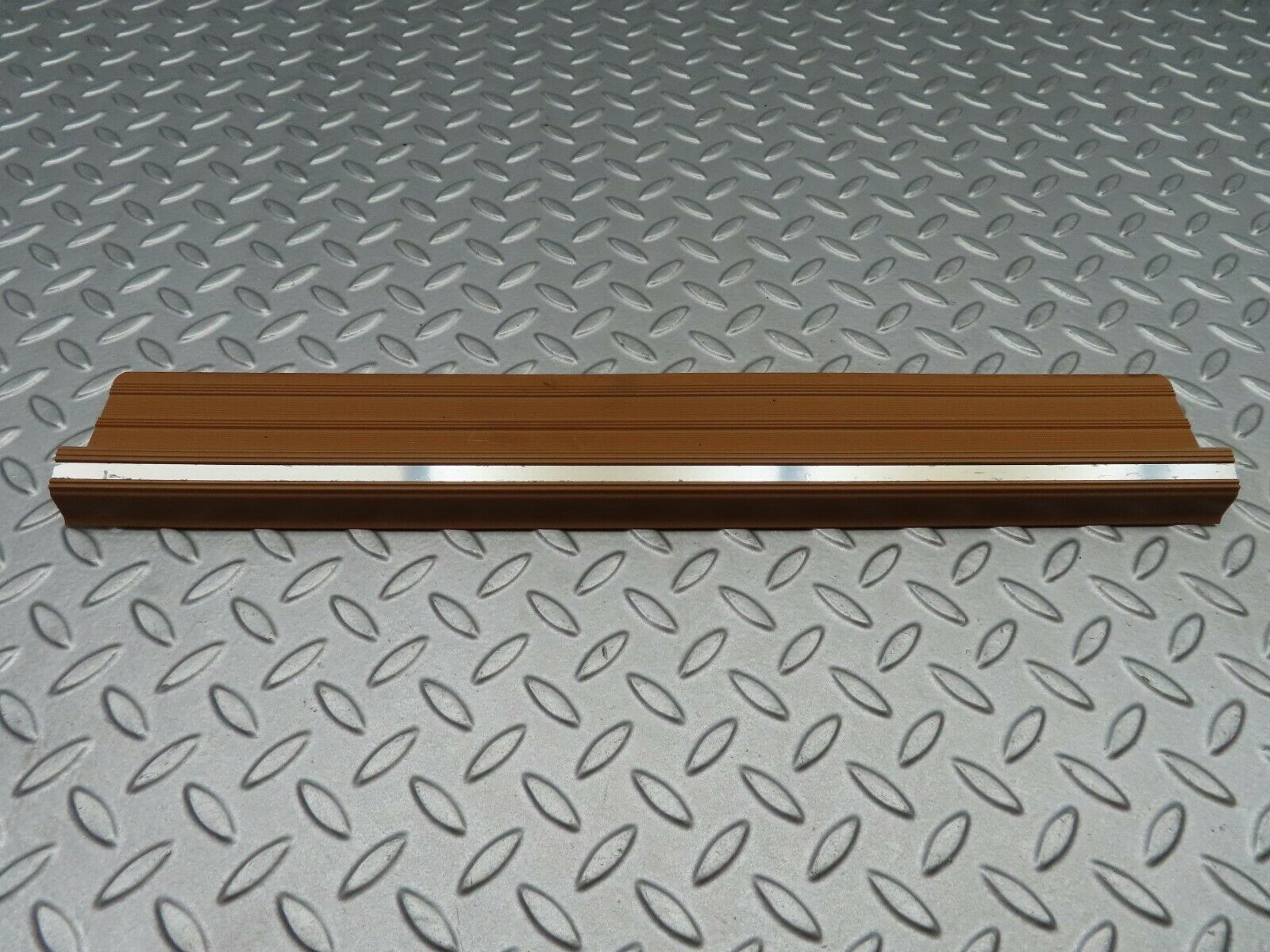 5663 Mercedes-Benz W123 200 Rear Left Door Sill