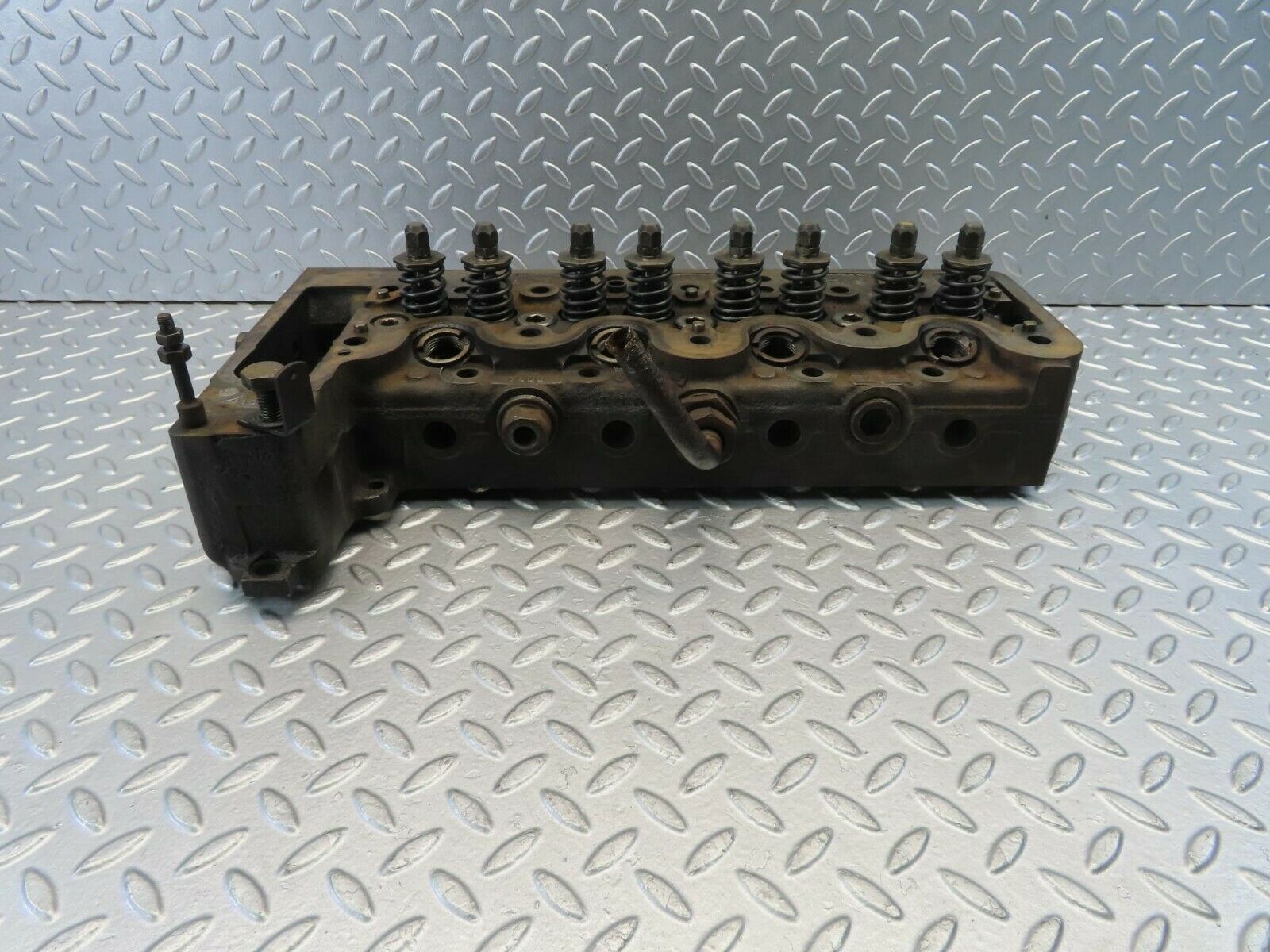 10948 Mercedes-Benz W115 220D Cylinder Head OM615.913