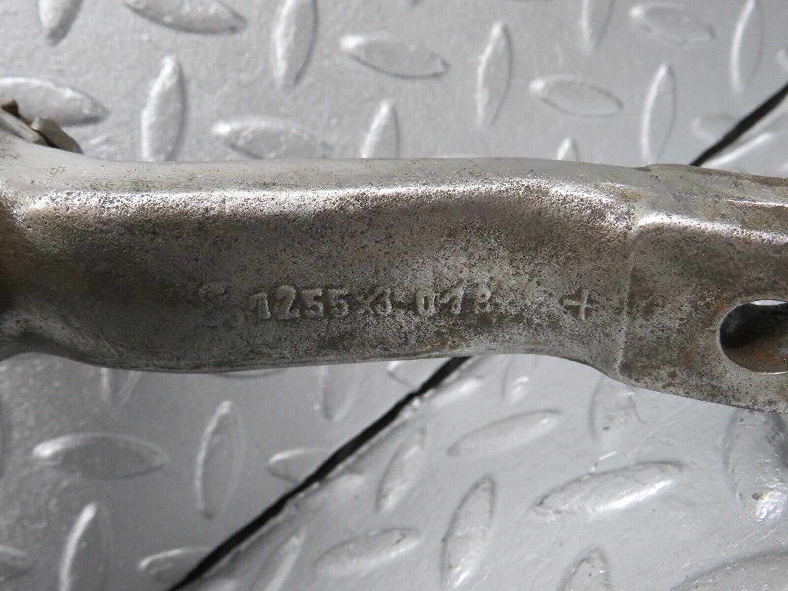 40391 Mercedes-Benz W110 230 Steering Box Steering Rack 1114610701