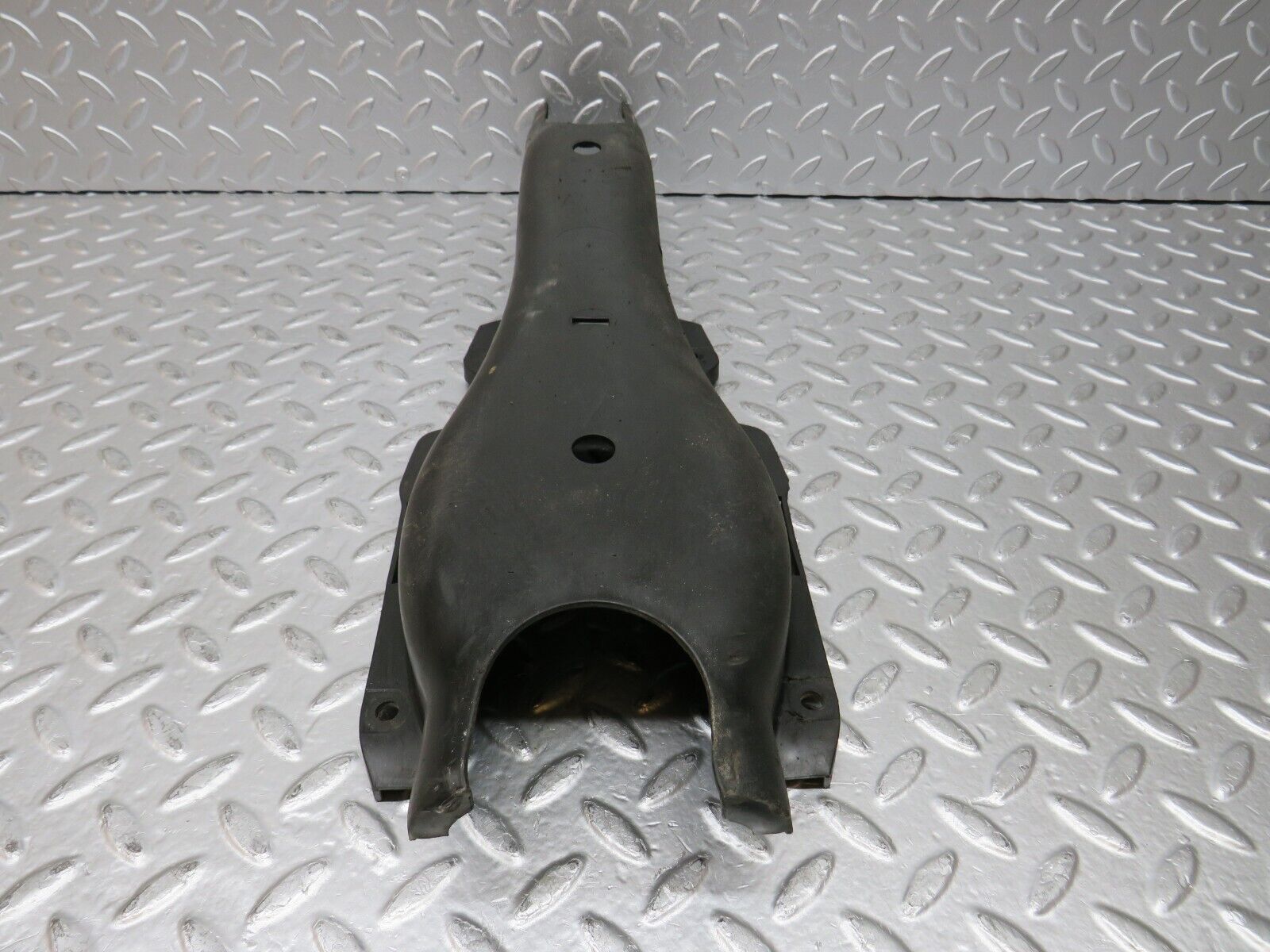 30210 Mercedes-Benz W220 S430 Rear Left Control Arm Cover 2203521188