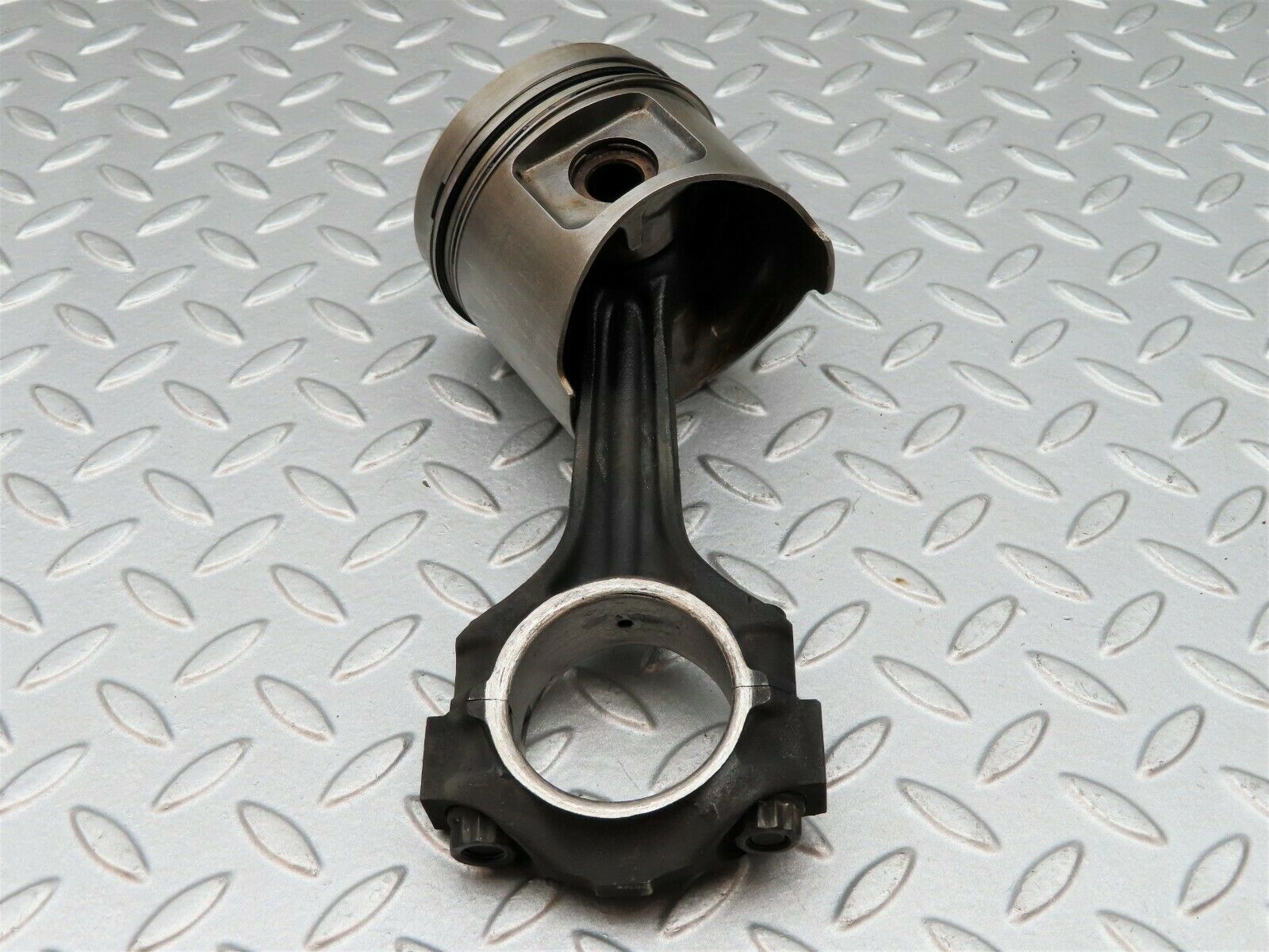 3951 Mercedes-Benz S123 200T Wagon Piston With Connecting Rod 88.985 mm