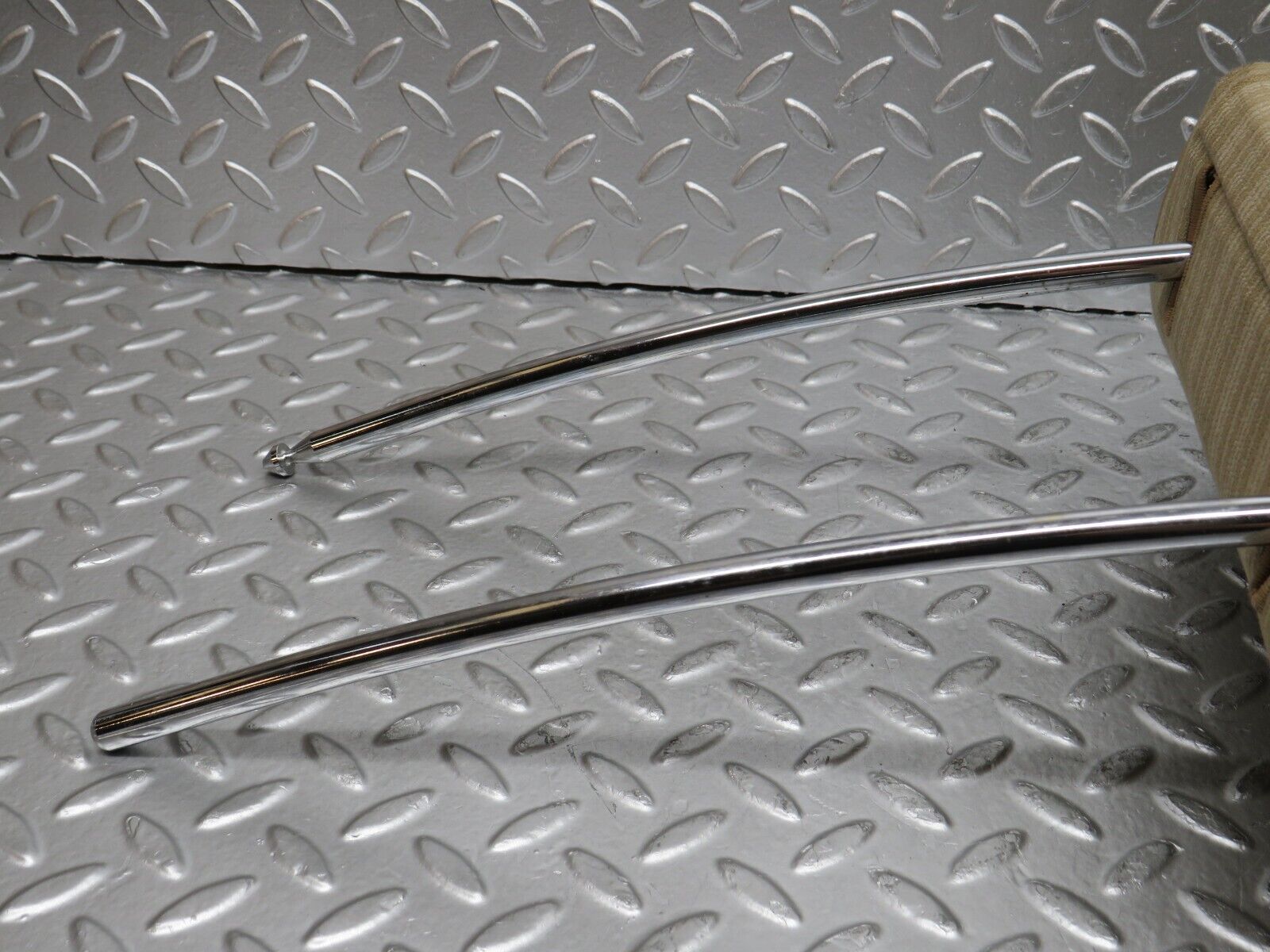 29384 Mercedes-Benz W124 230E Front Right Seat Headrest