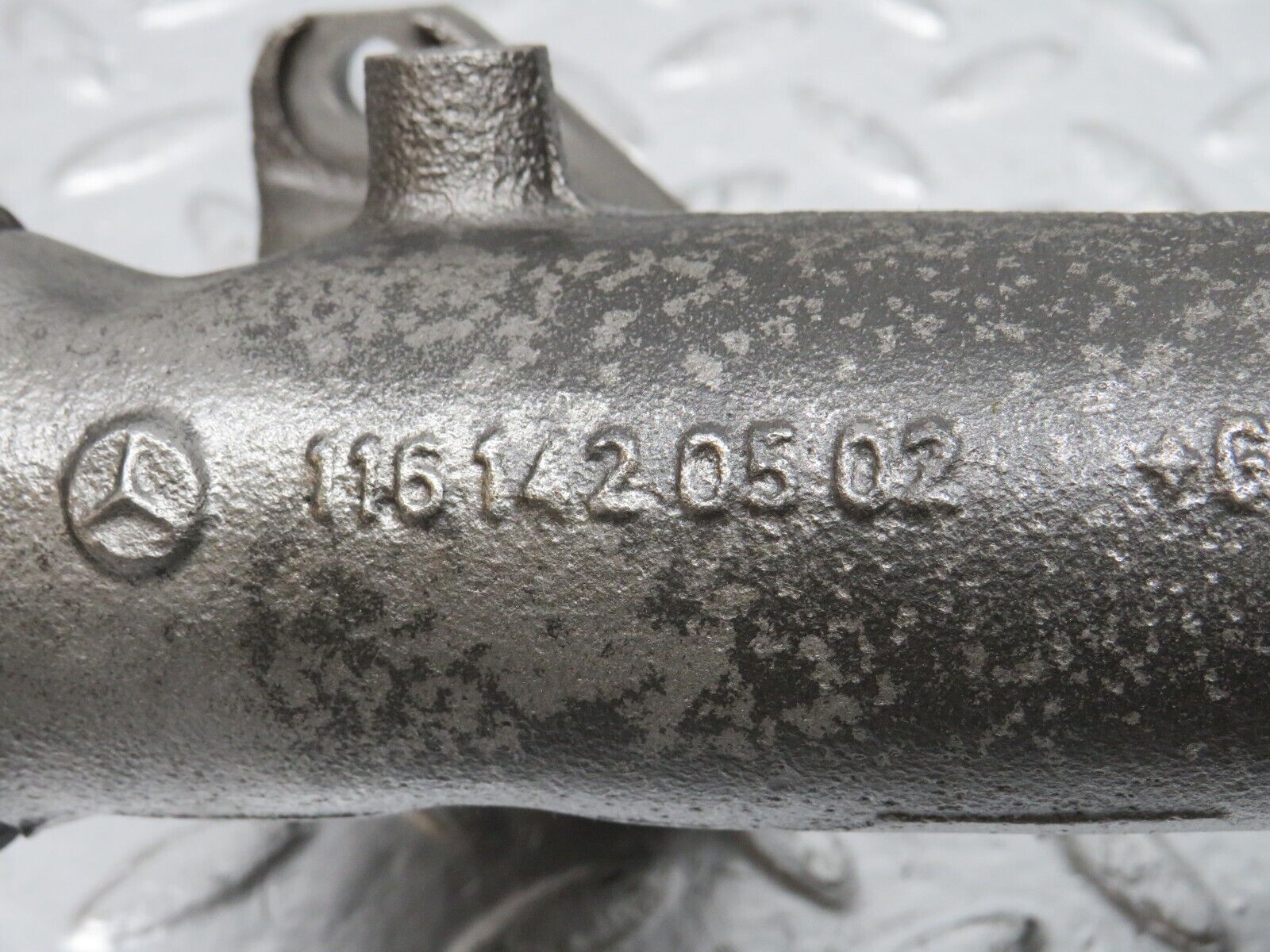 33106 Mercedes-Benz W126 380 V8 Exhaust Manifold Left 1161420502