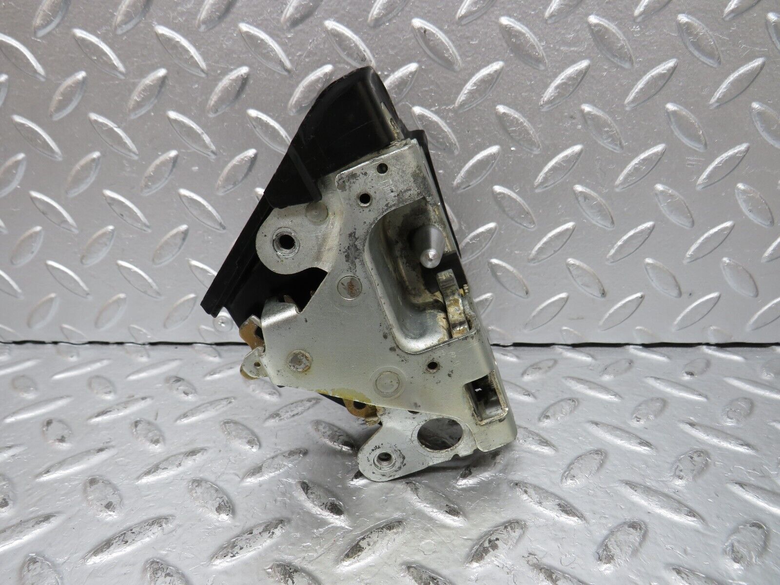 32143 Mercedes-Benz W123 230E Rear Right Door Lock Mechanism 1237330208