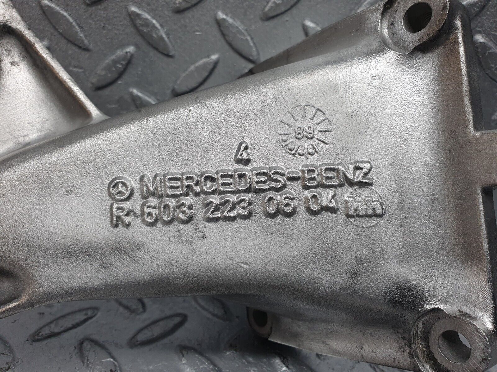 41011 Mercedes-Benz W126 300SE Engine Mount Bracket Left Side 6032230604