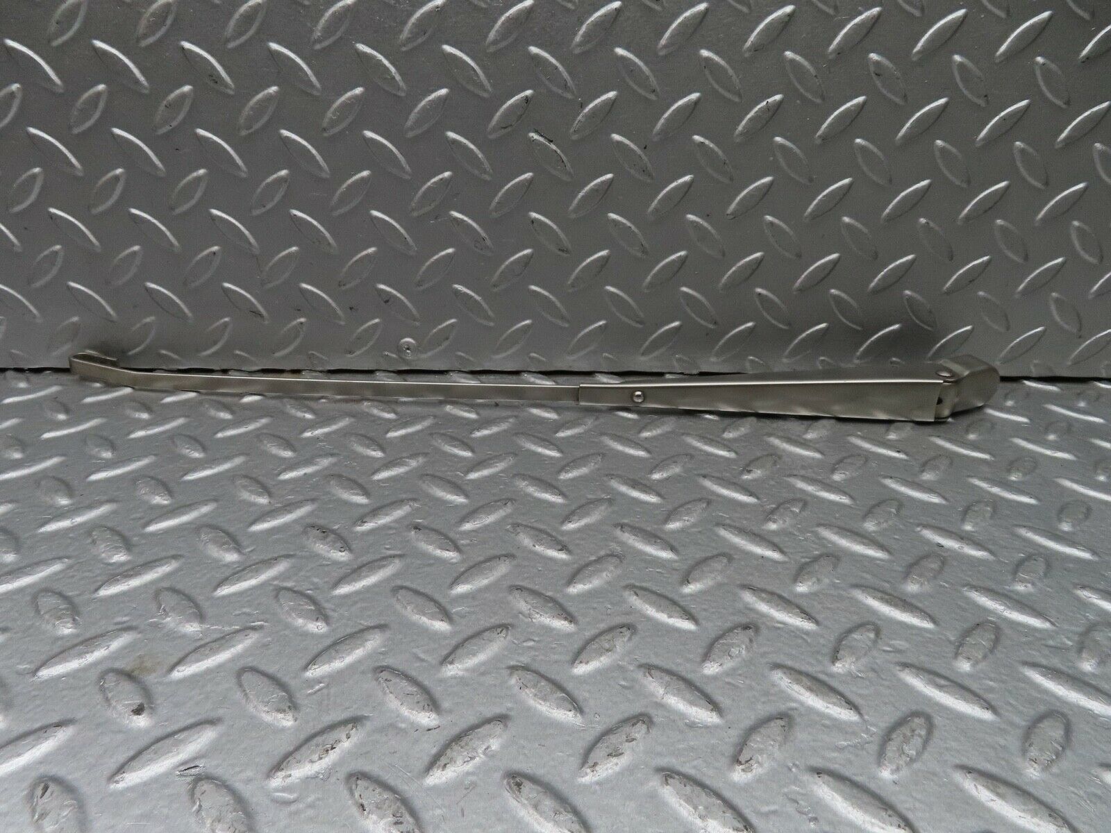 18274 Mercedes-Benz W111 220SE Coupe Wiper Arm Bosch Right Side 3399990553