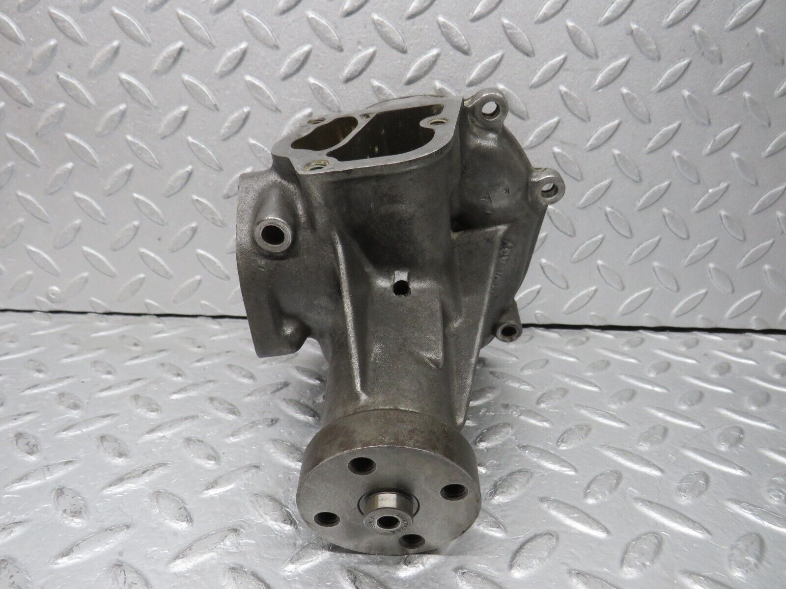 37641 Mercedes-Benz W109 300SEL Water Pump 1172010201 1162010207