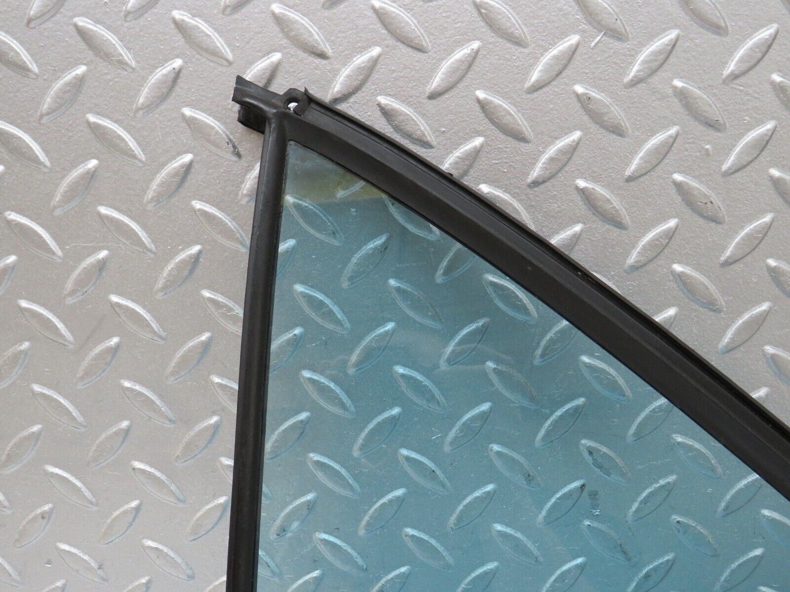 35061 Mercedes-Benz W210 320E Rear Left Quarter Window Glass 2107340124