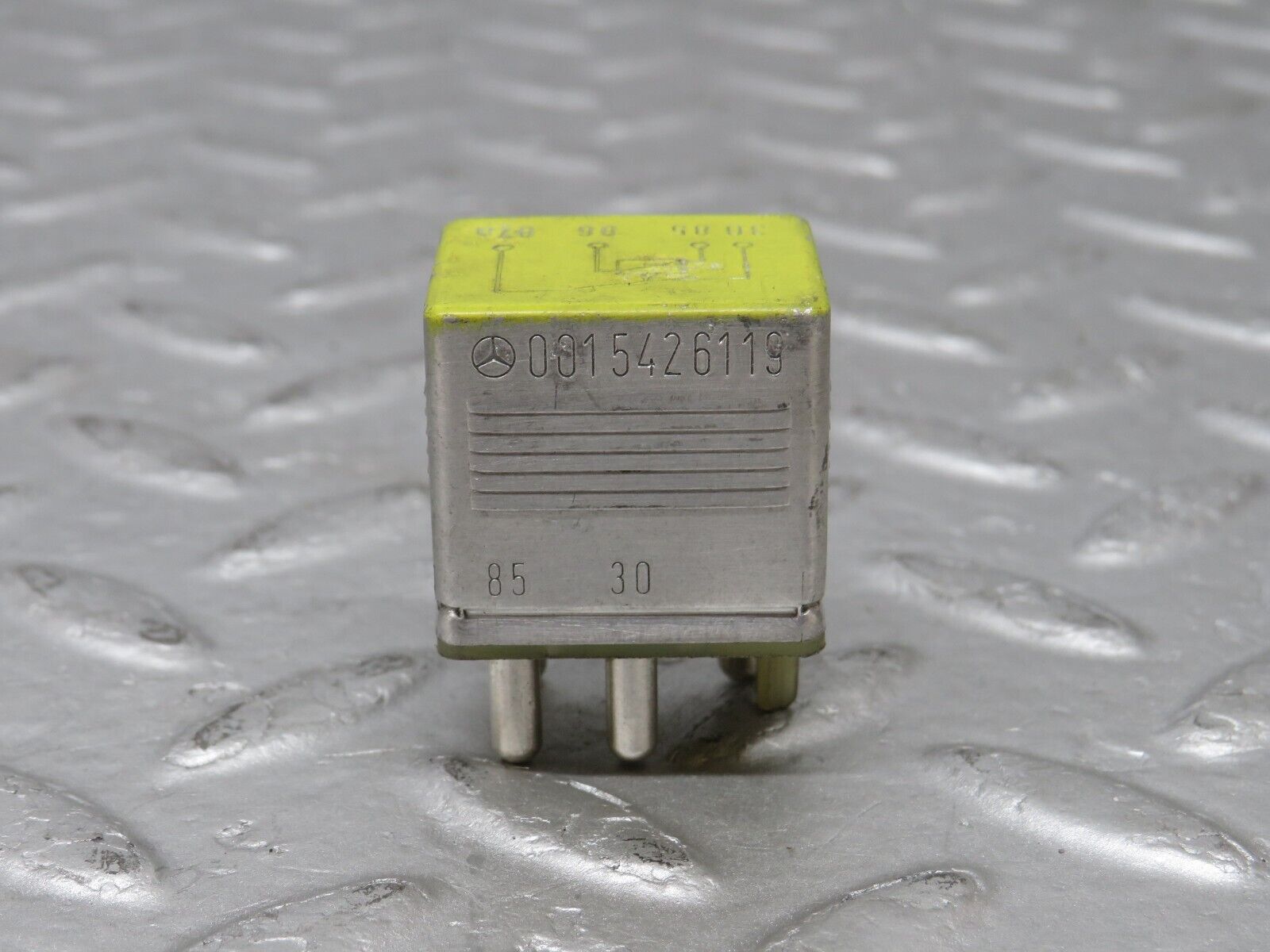 36708 Mercedes-Benz W201 190E 2.0L Fuel Cut Off Relay 0015426119