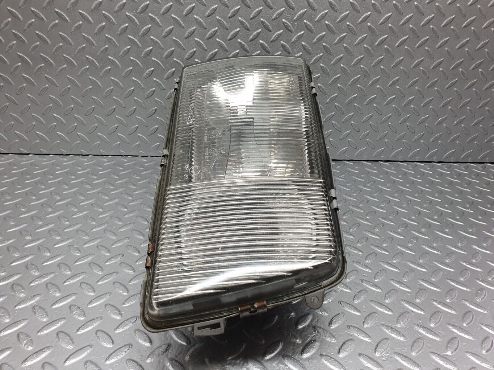 41013 Mercedes-Benz W126 300SE Headlight Right Side Bosch 1268209361 030106570