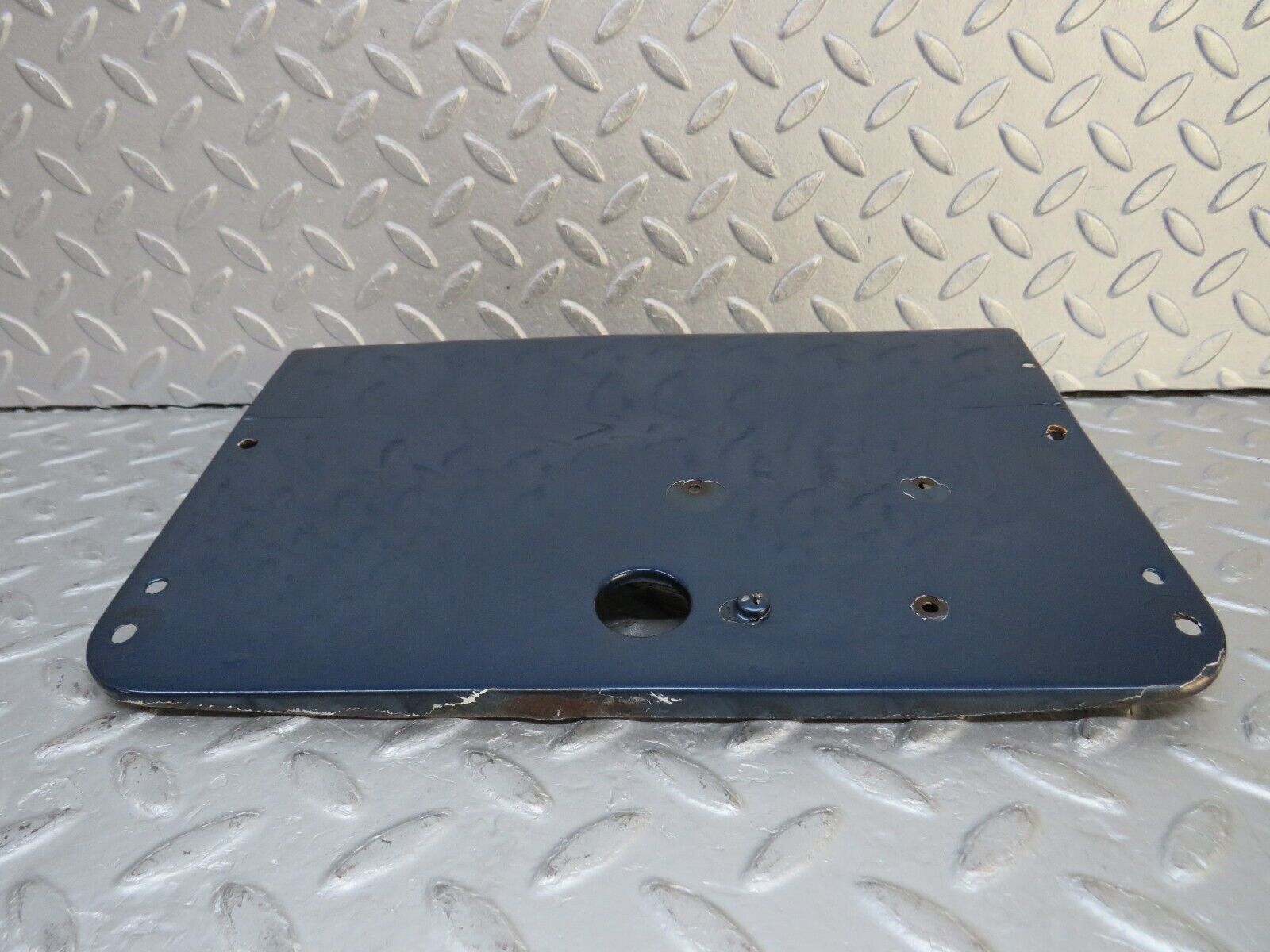 37594 Mercedes-Benz W109 300SEL Fuel Tank Flap Cap 1095840839