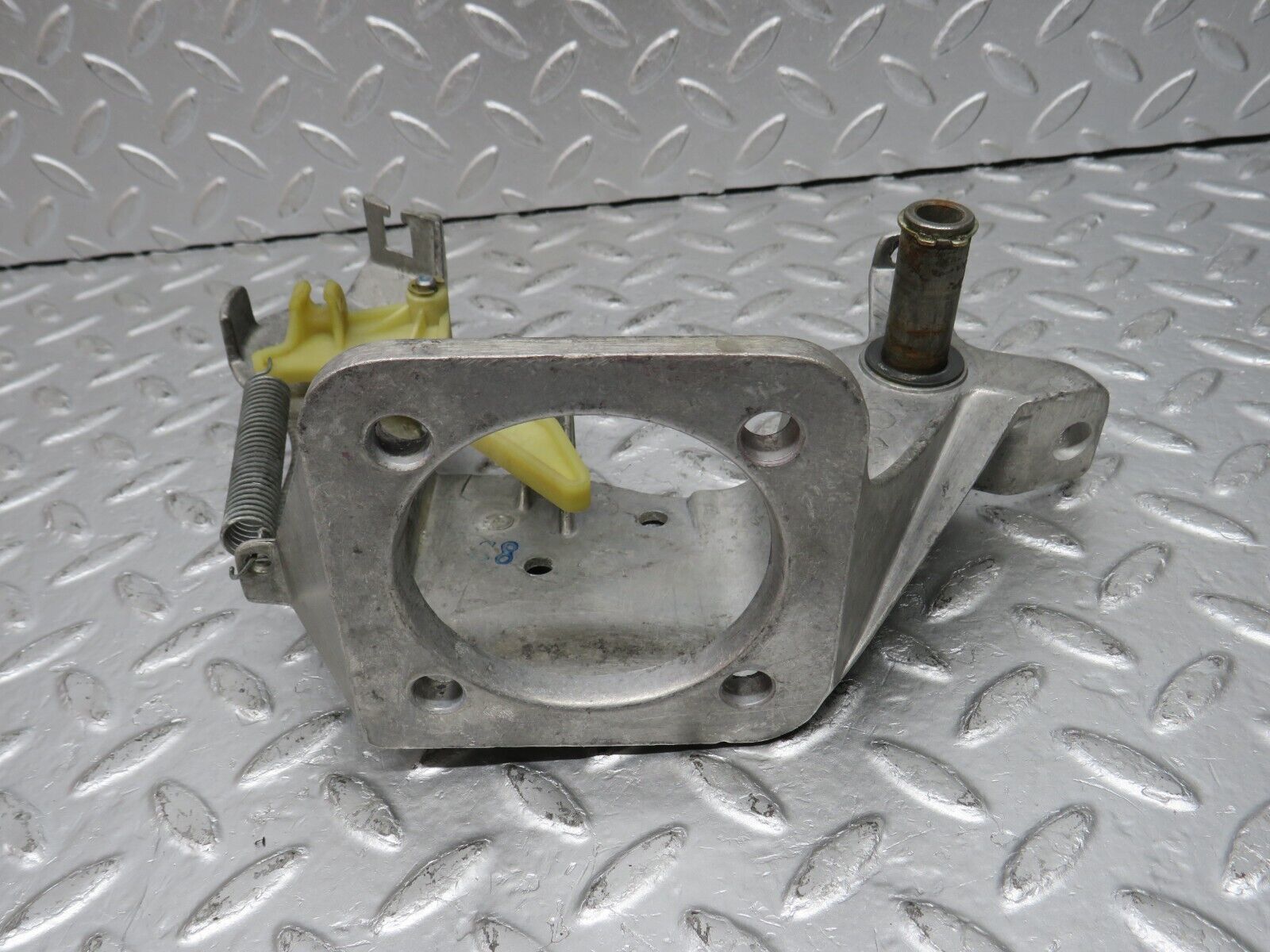 33415 Mercedes-Benz W202 C180 Brake Pedal Bracket 2022900319 2022920031