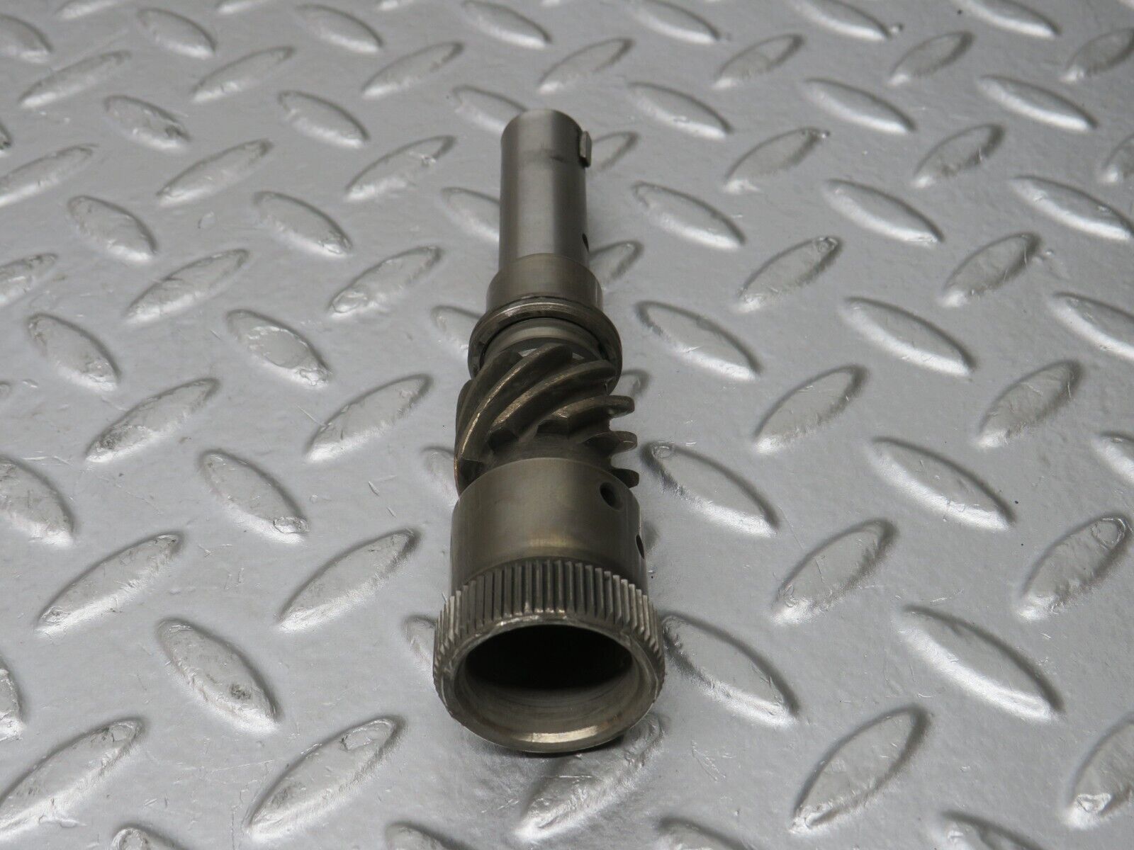 32905 Mercedes-Benz W123 300D Intermediate Shaft Gear