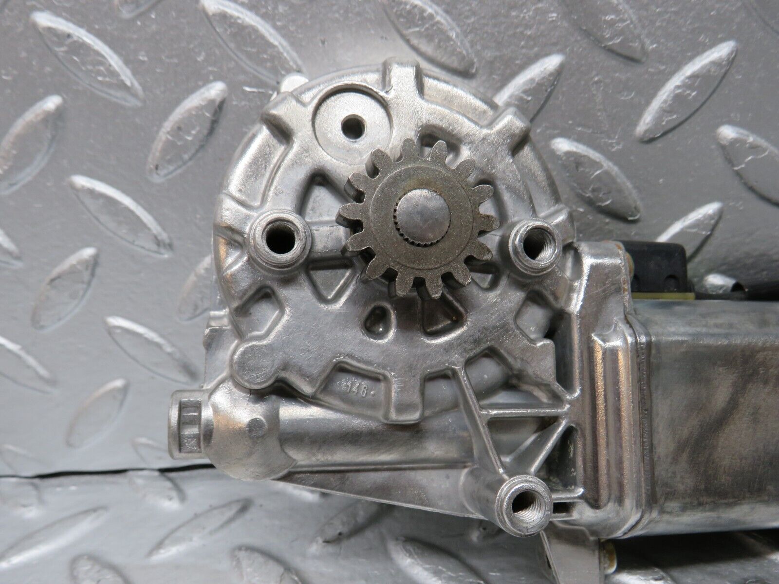 32027 Mercedes-Benz W123 230E Front Left Window Regulator Motor 0130821018