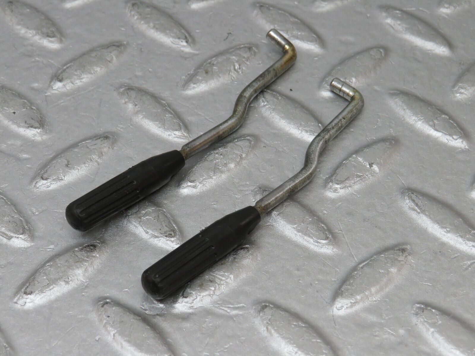 36049 Mercedes-Benz W126 420SE Front Door Lock Knob Pair