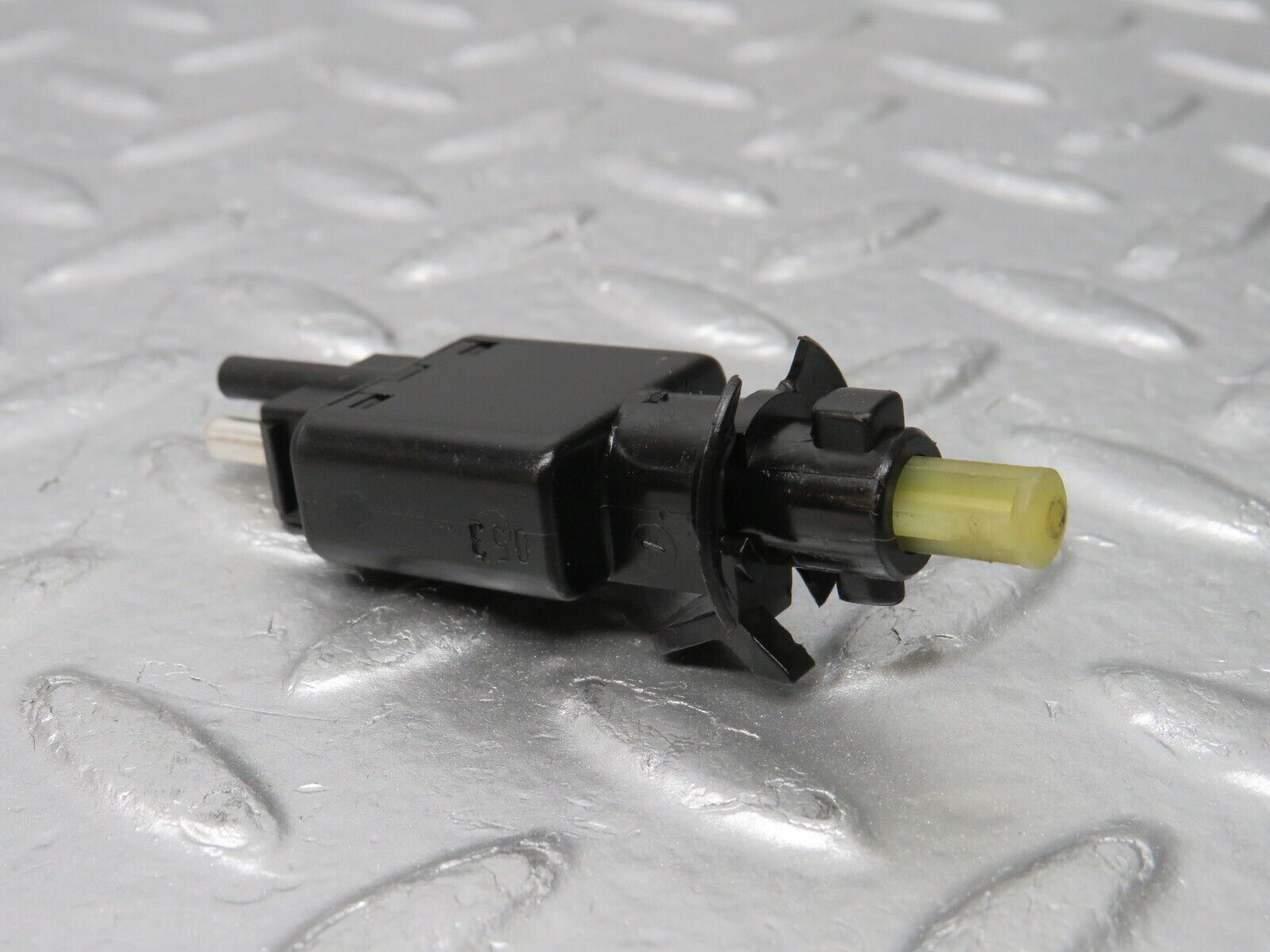 31325 Mercedes-Benz S124 220TE Wagon Brake Light Switch 0005457709