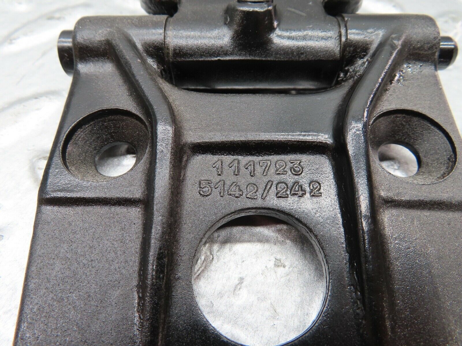 18224 Mercedes-Benz W111 220SE Coupe Left Door Hinge 1117235041