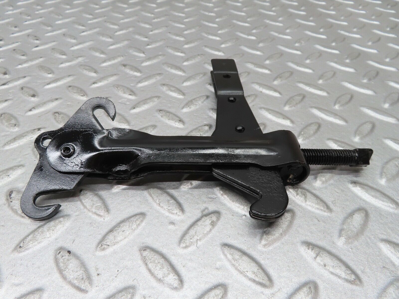 17611 Mercedes-Benz W116 450SEL Handbrake Regulator