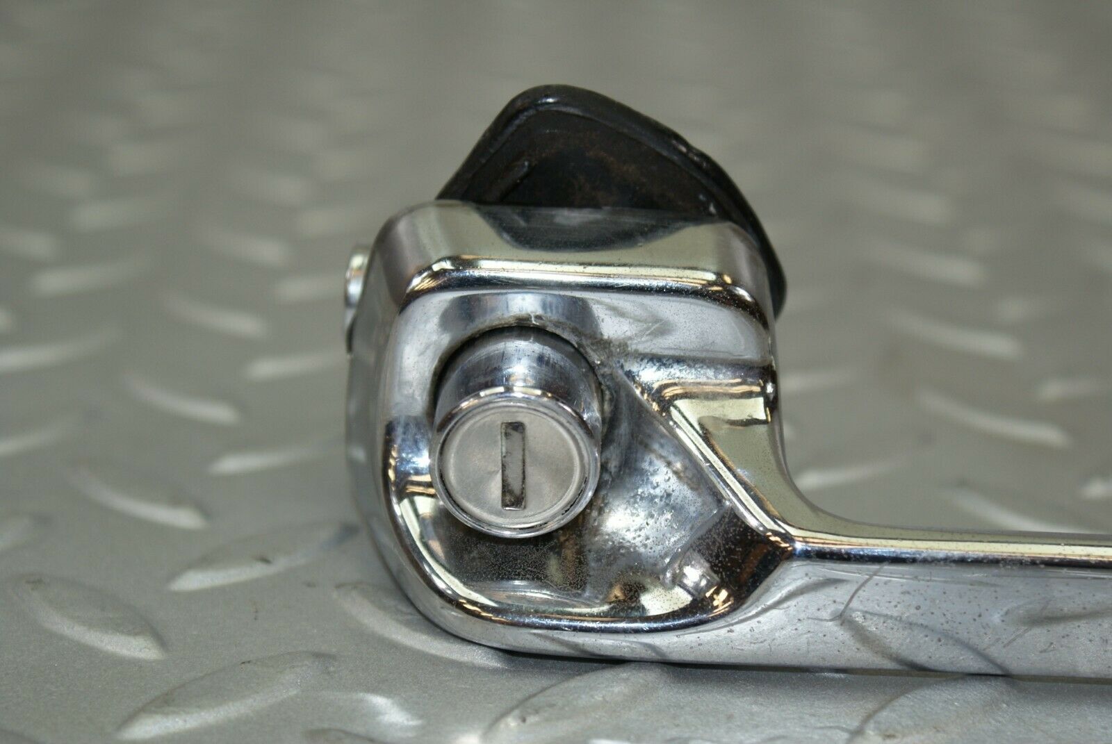 3103 Mercedes-Benz W115 220D Door Handle Front Left Driver Side 1157660101