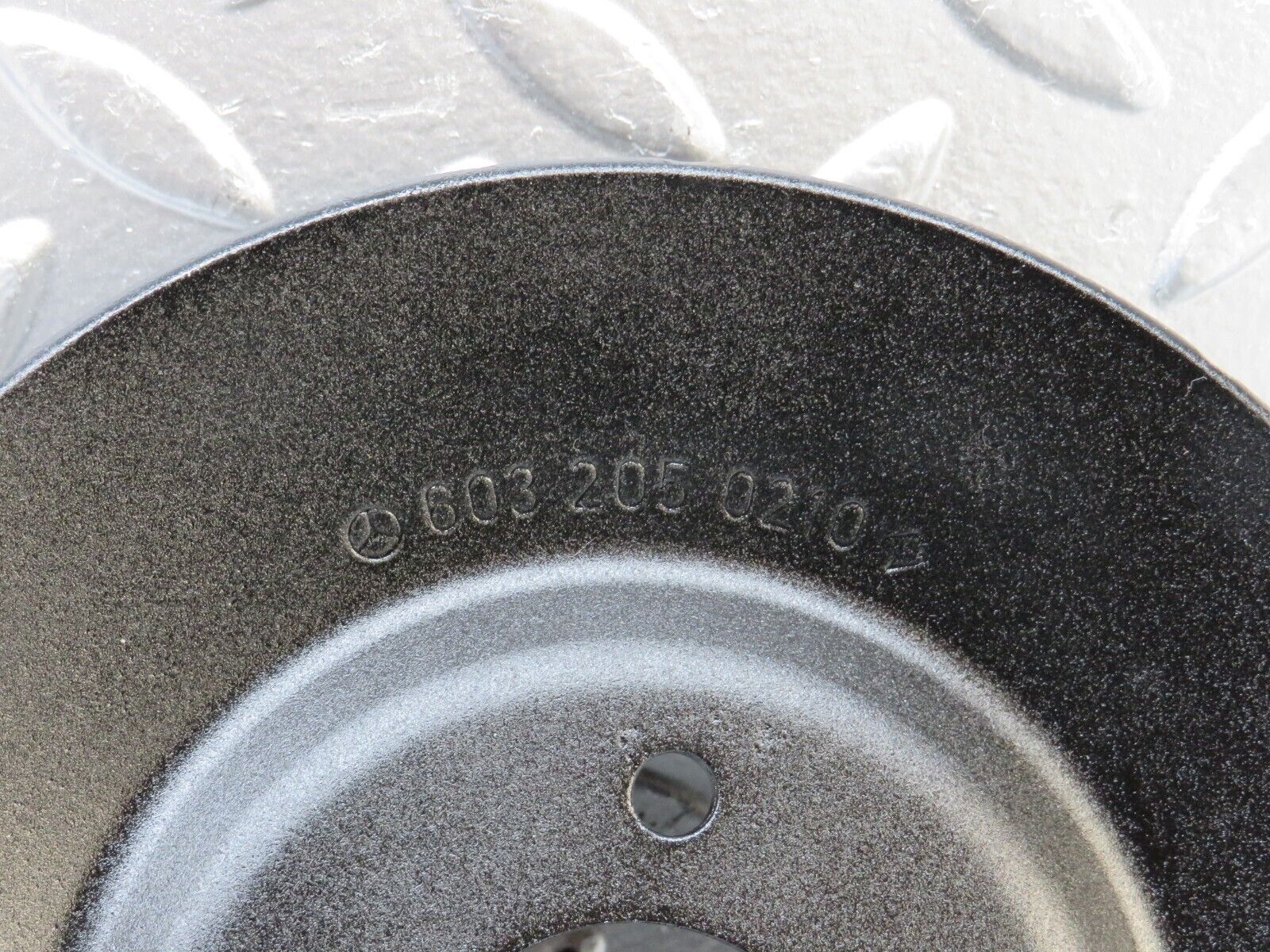 27685 Mercedes-Benz S124 300TE Wagon Water Pump Pulley 6032050210