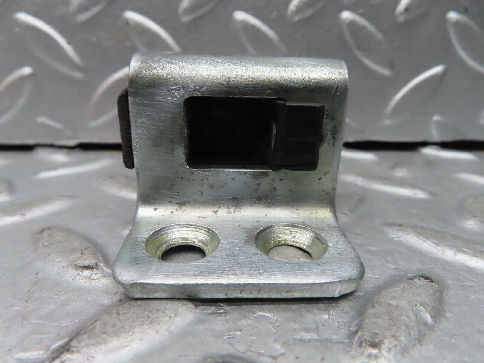 21140 Mercedes-Benz W123 230E Door Lock Latch Right Side