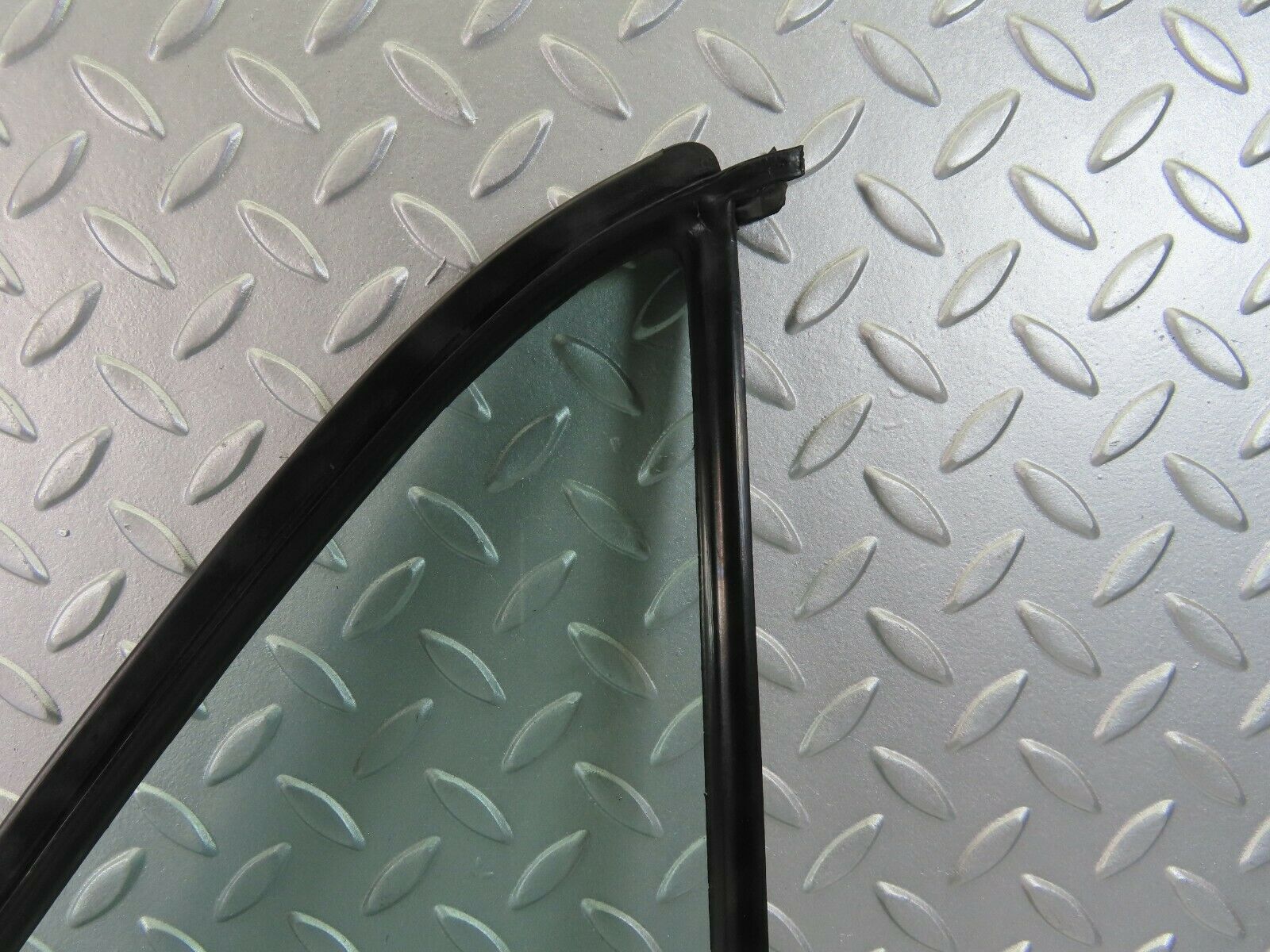 7257 Mercedes-Benz W116 450SE Rear Right Quarter Window