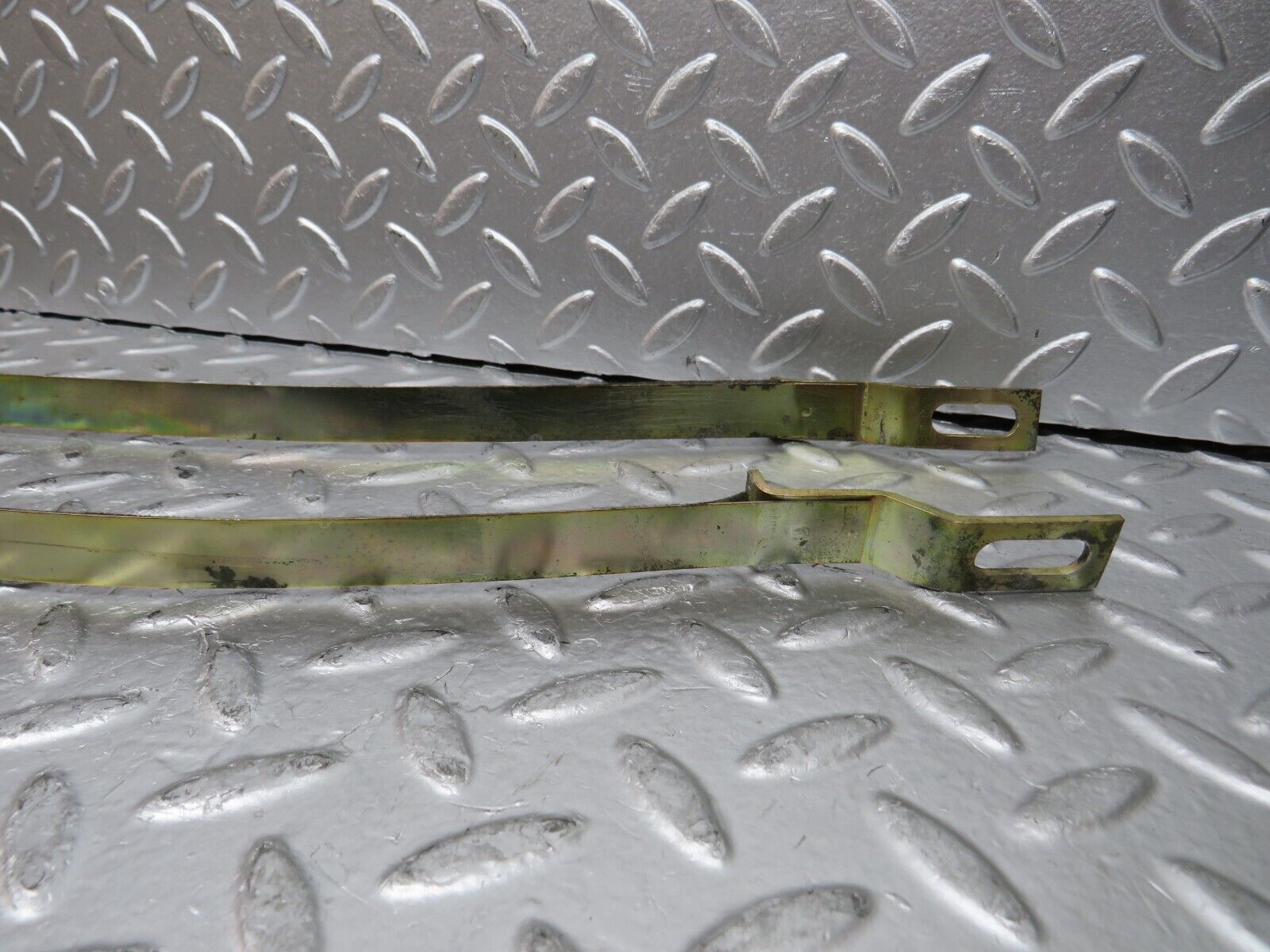 29935 Mercedes-Benz W123 230E Heater Box Holder Strap