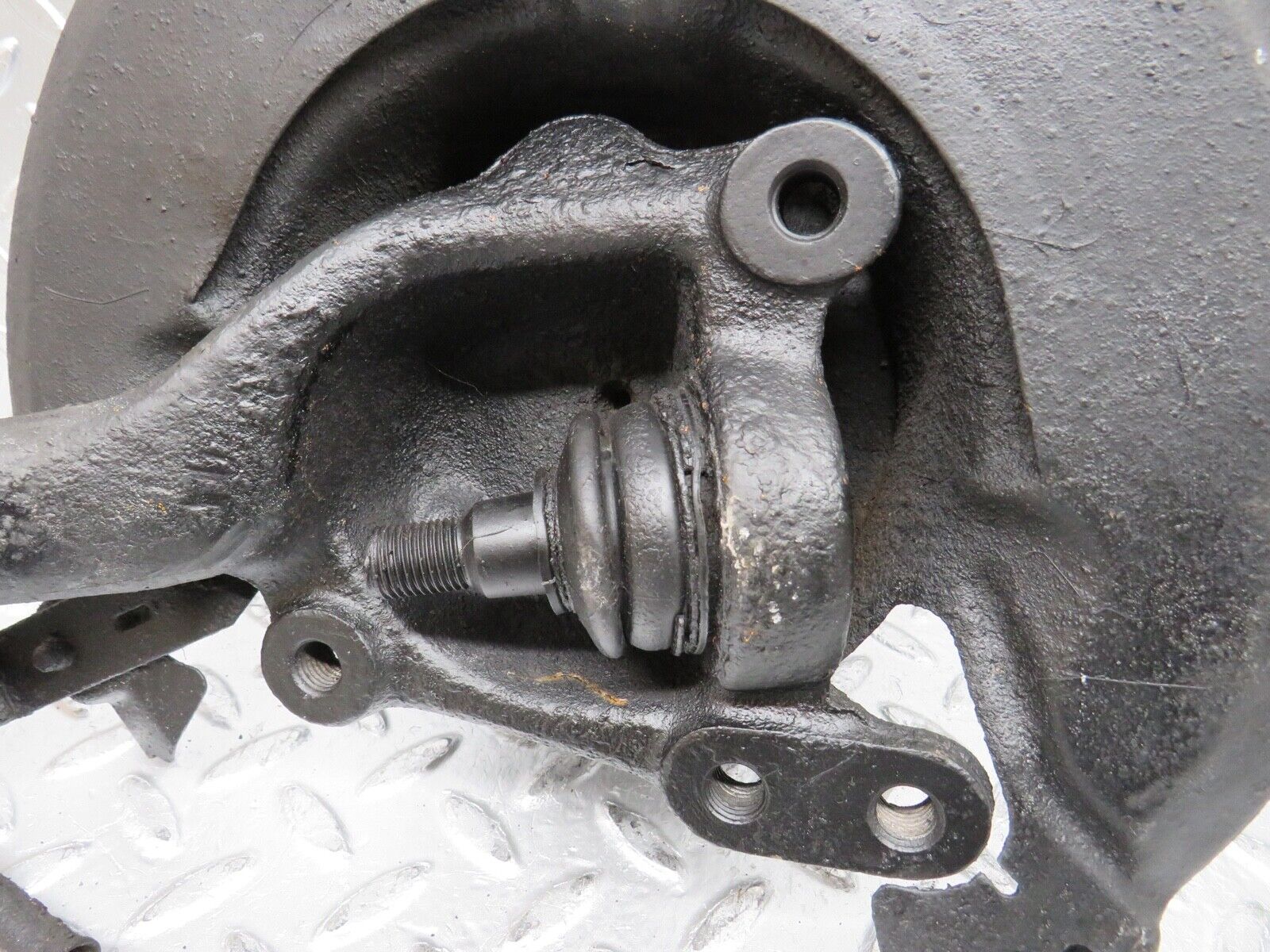 0381 Mercedes-Benz W108 280SE Complete Wheel Hub Front Left