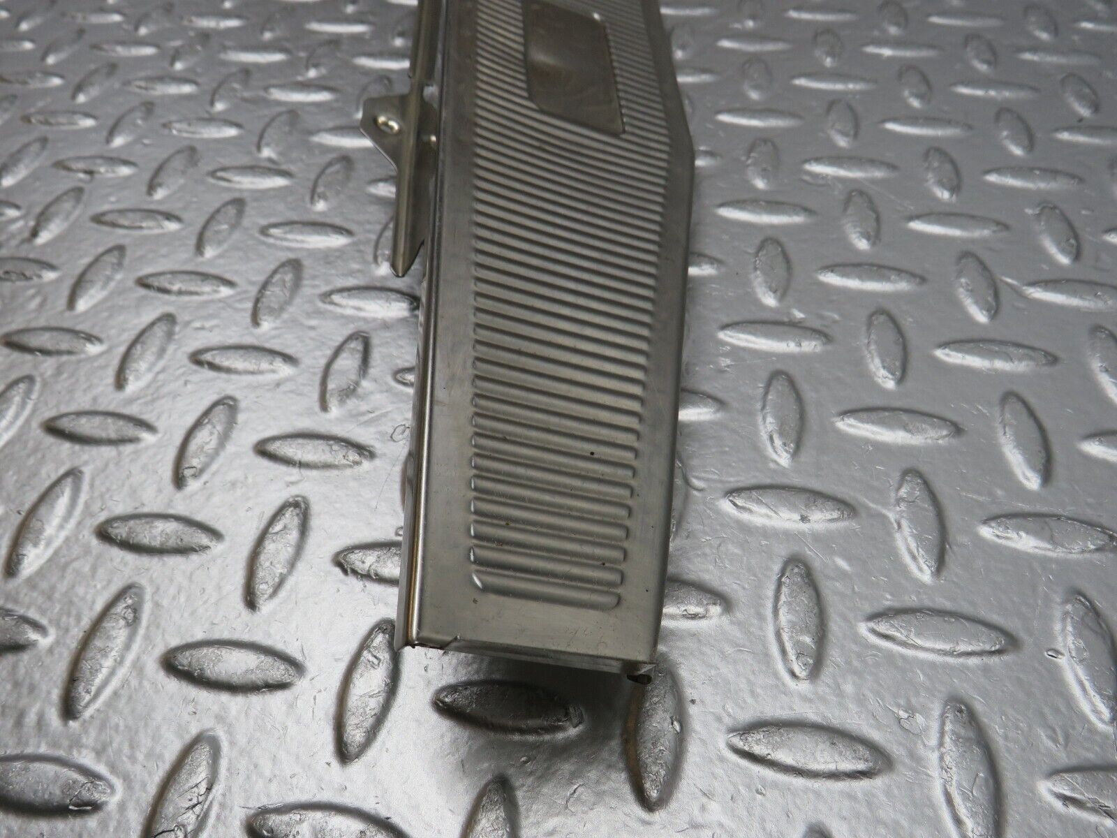 32501 Mercedes-Benz S124 300TE Trunk Edge Chrome Moulding 1246980089 000584503