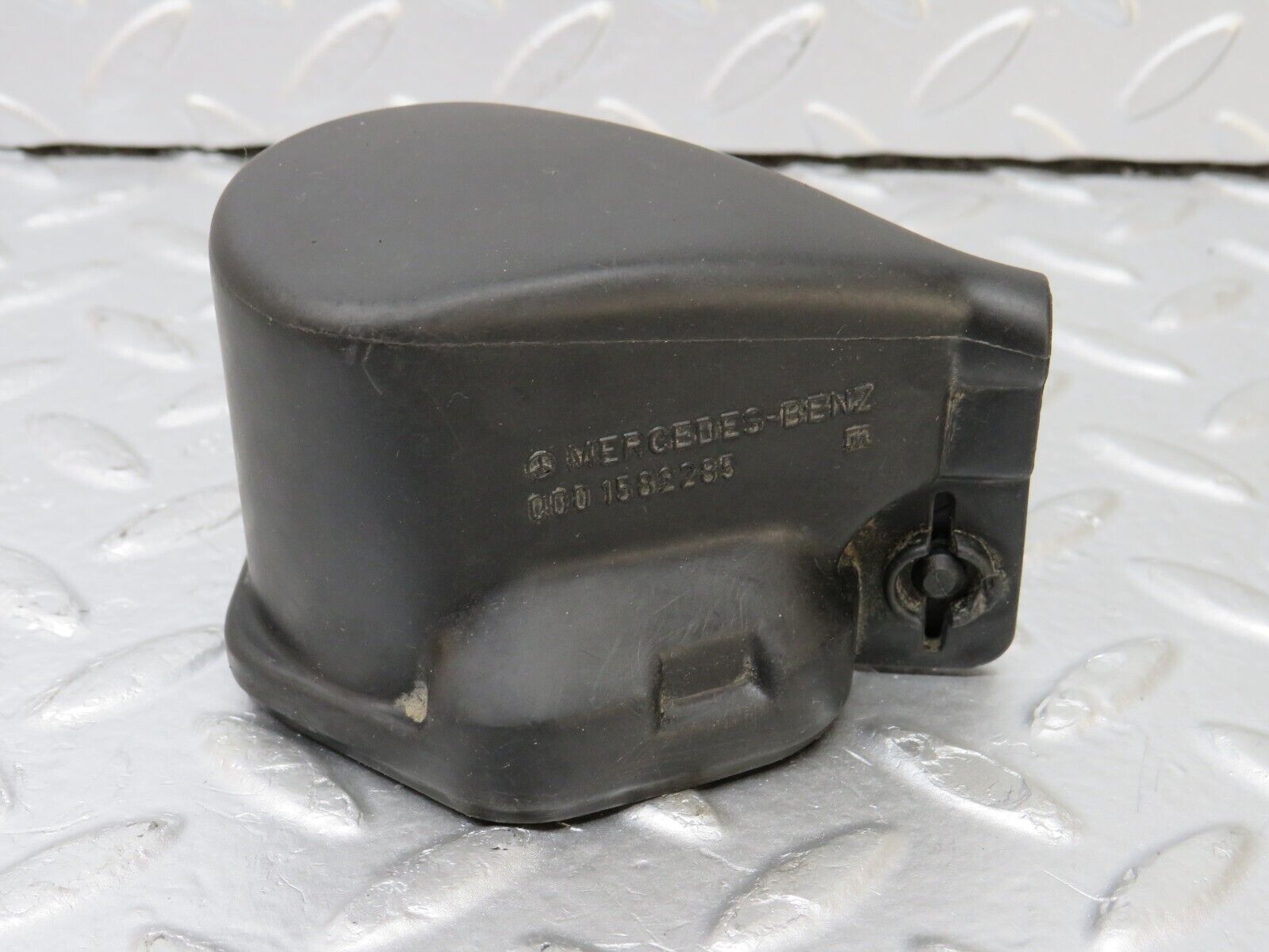 33917 Mercedes-Benz W124 260E Ignition Coil Cover Cap 0001582285