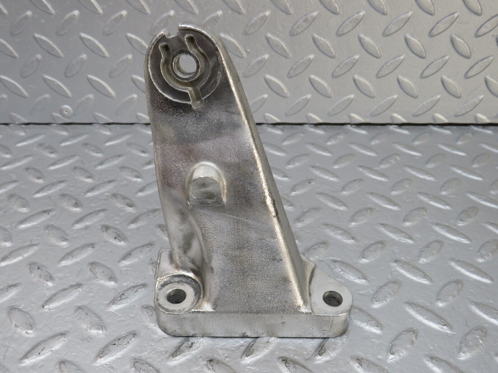 36674 Mercedes-Benz W201 190E 2.0L Engine Mount Bracket Right Side 1022234204