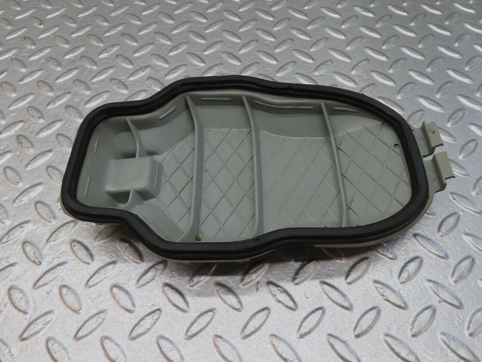 18109 Mercedes-Benz W123 200 Headlight Cover