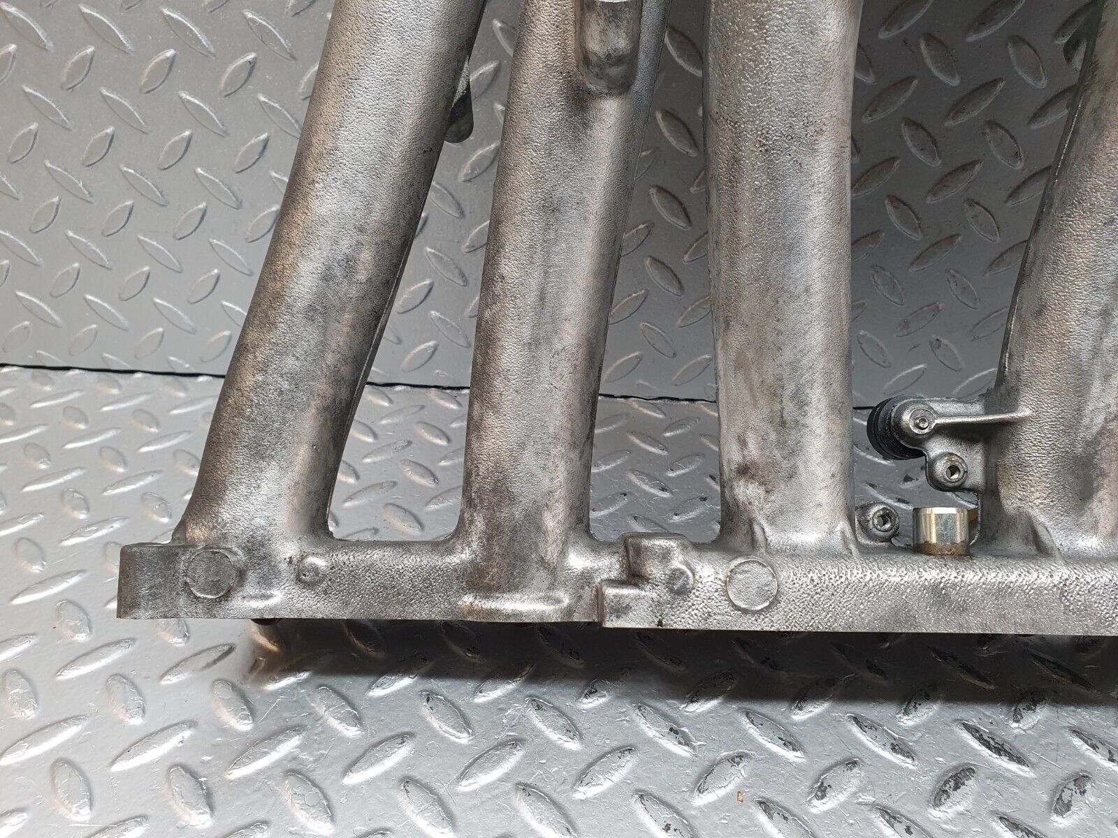 41222 Mercedes-Benz W126 300SE Intake Manifold 1031411601