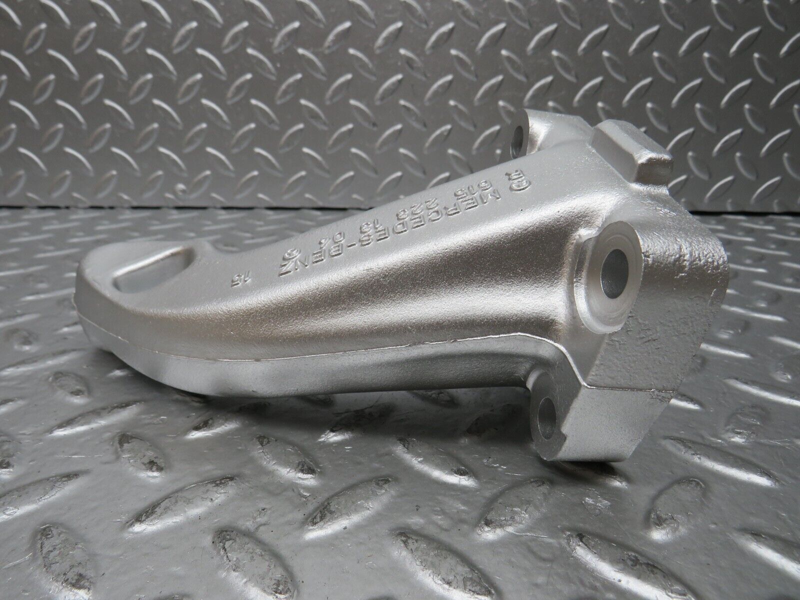 26827 Mercedes-Benz W123 240D Engine Mount Bracket Left Side 6152231304