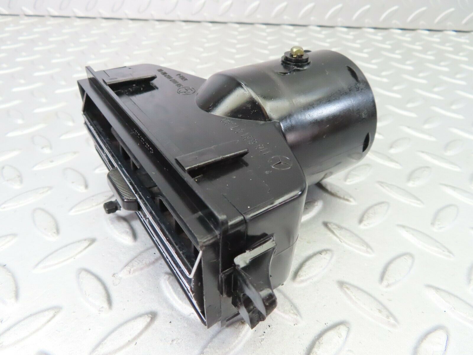 7461 Mercedes-Benz W116 450SE Dashboard Air Vent Grill Right Side 1168310130